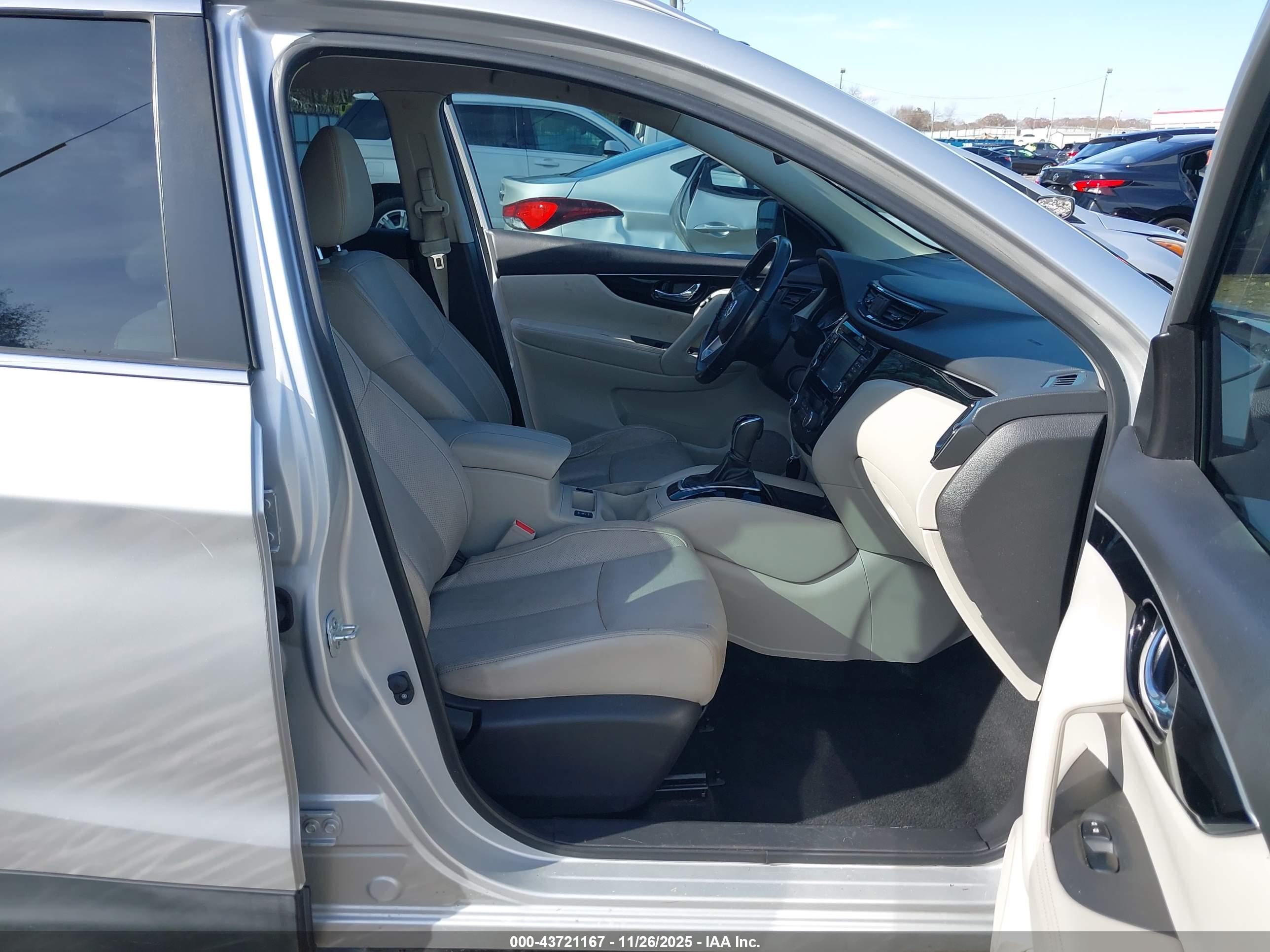 NISSAN ROGUE image 5