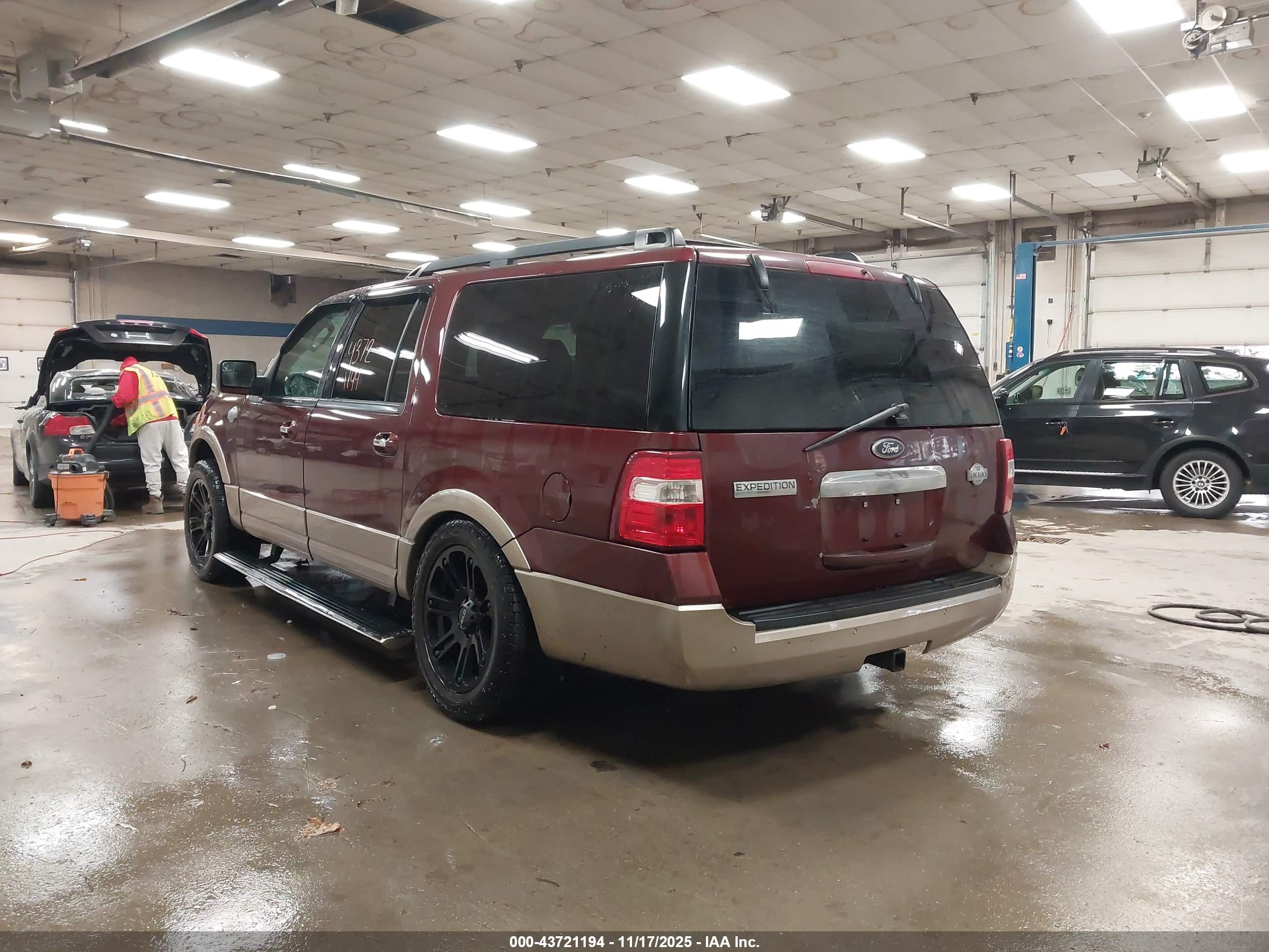 FORD EXPEDITION image 3