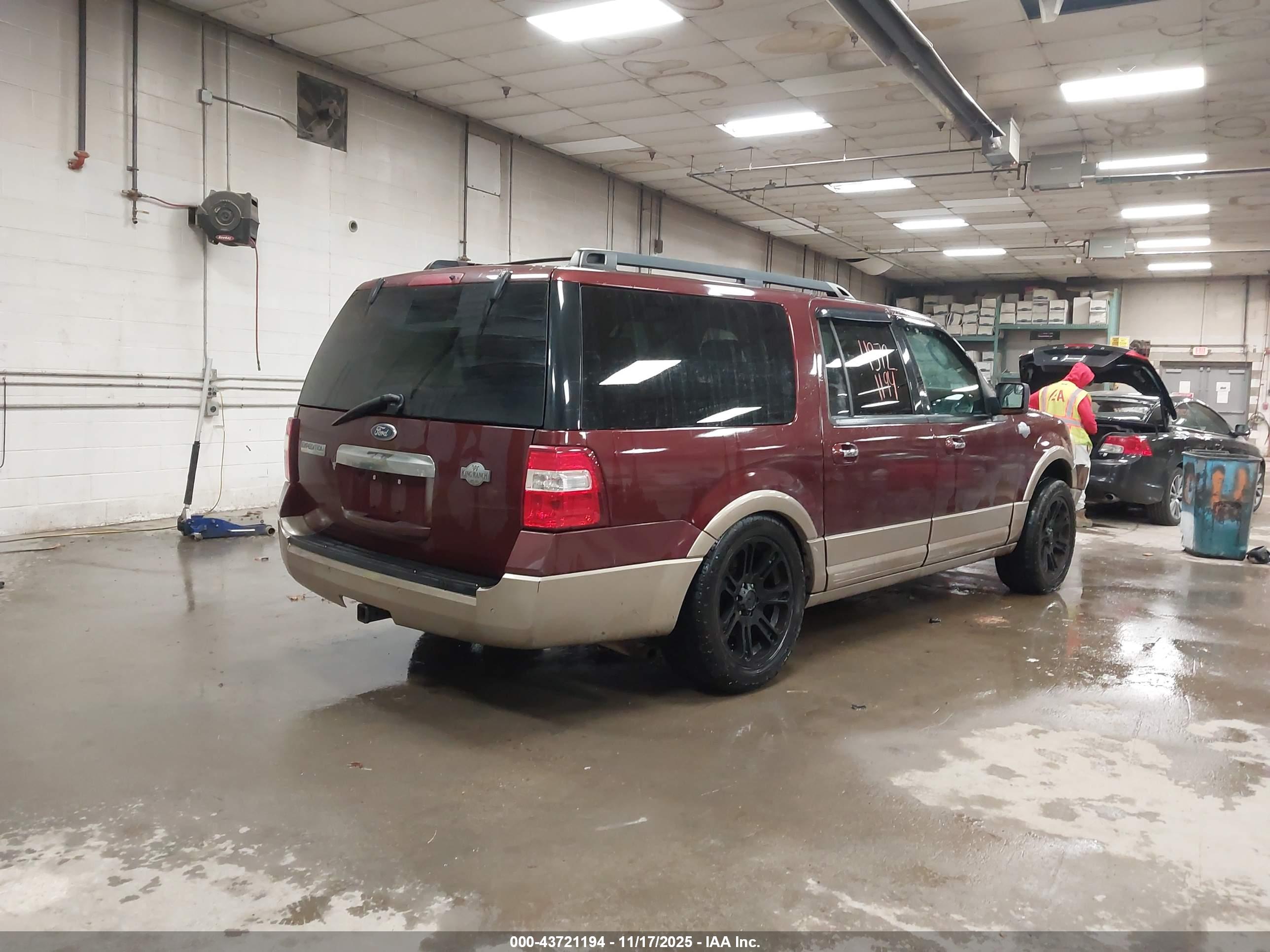 FORD EXPEDITION image 4