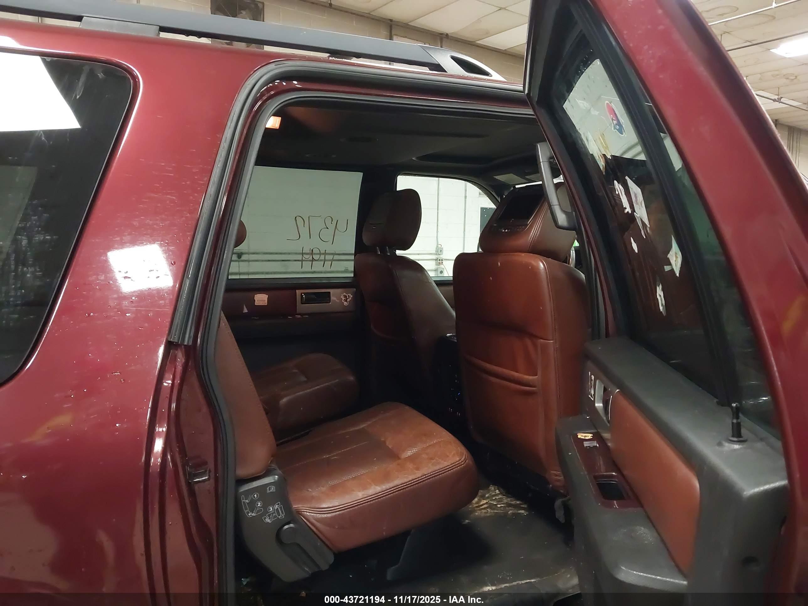 FORD EXPEDITION image 8