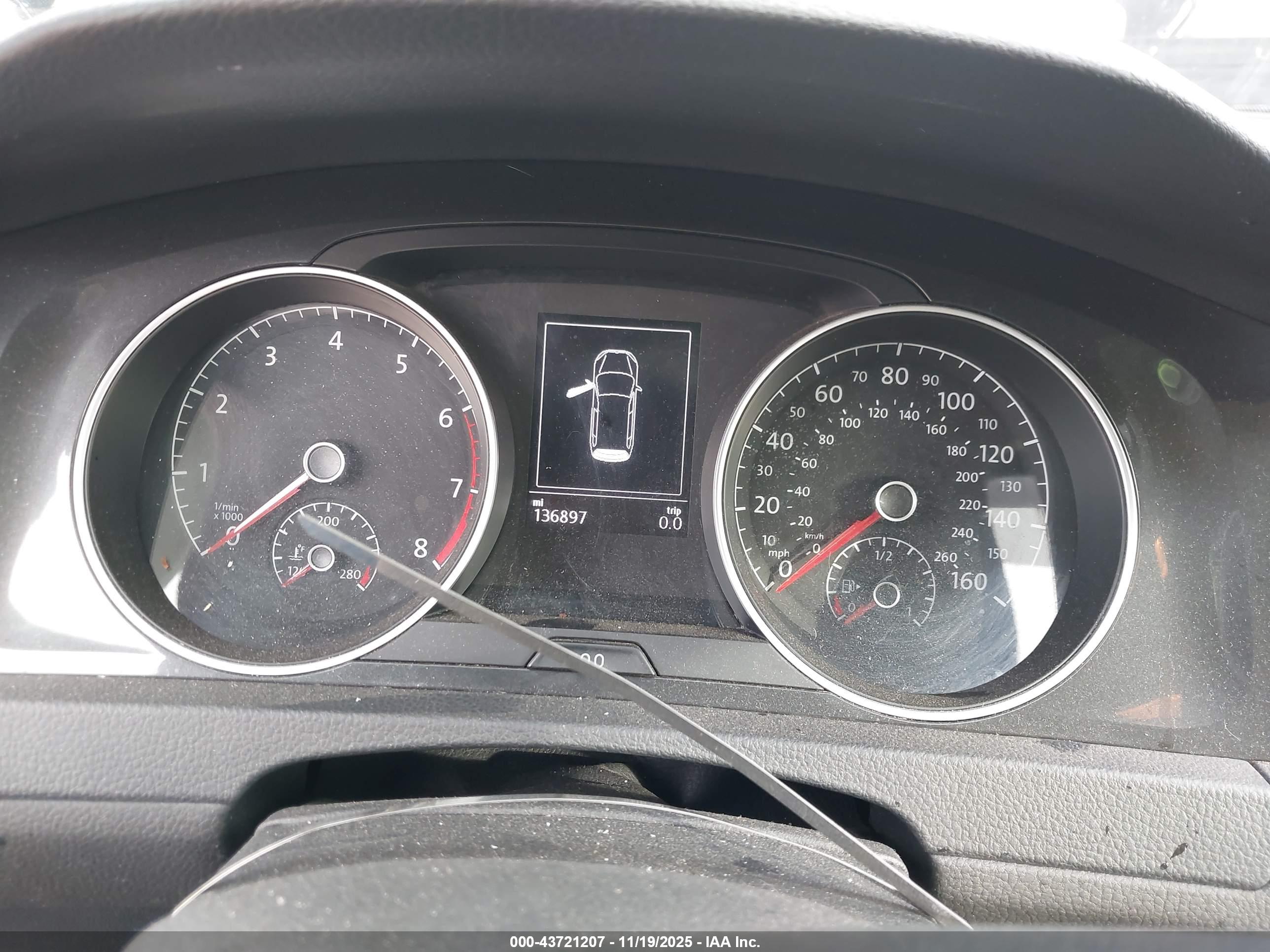 VOLKSWAGEN GOLF image 7