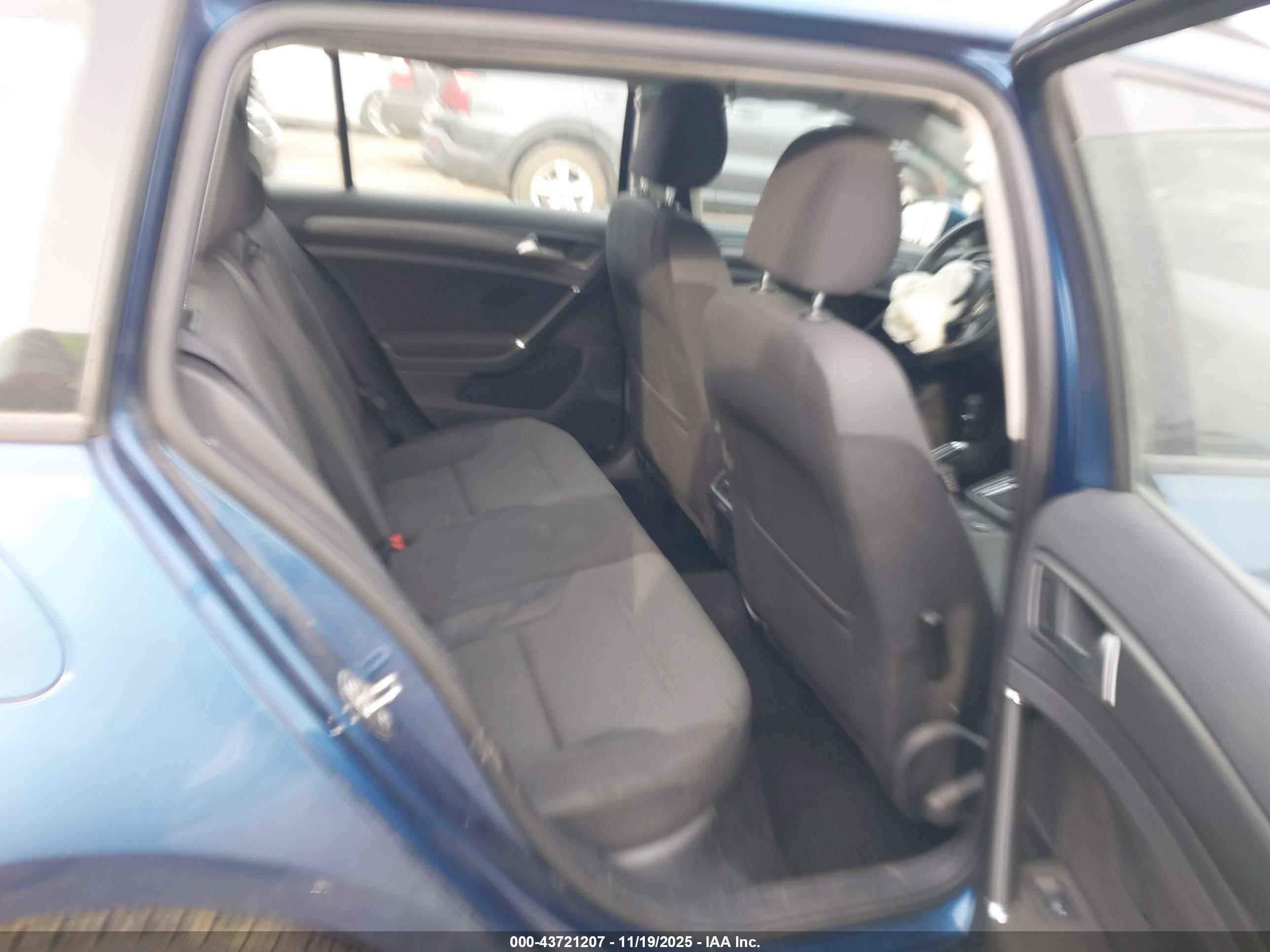 VOLKSWAGEN GOLF image 8