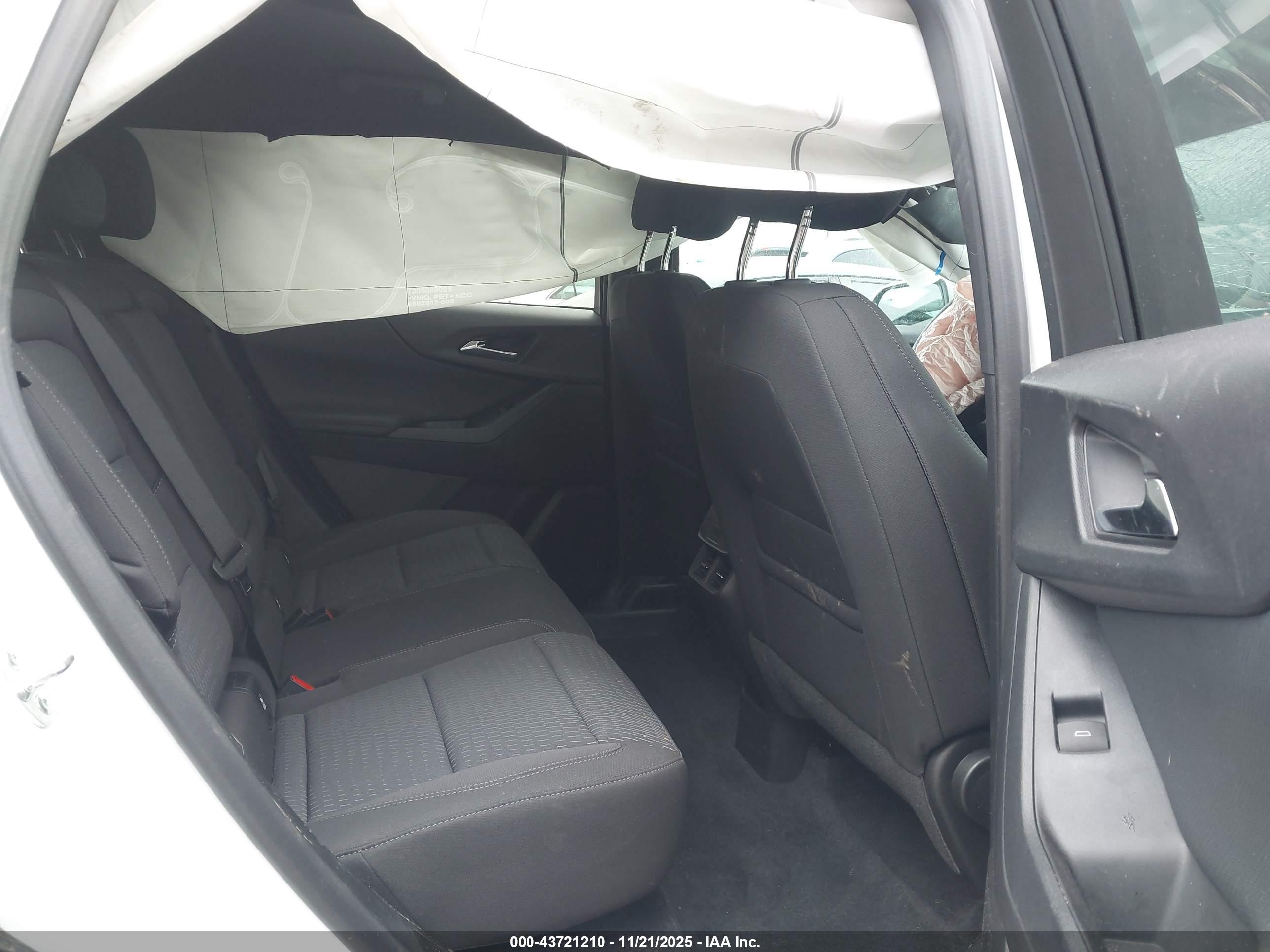 CHEVROLET EQUINOX image 8