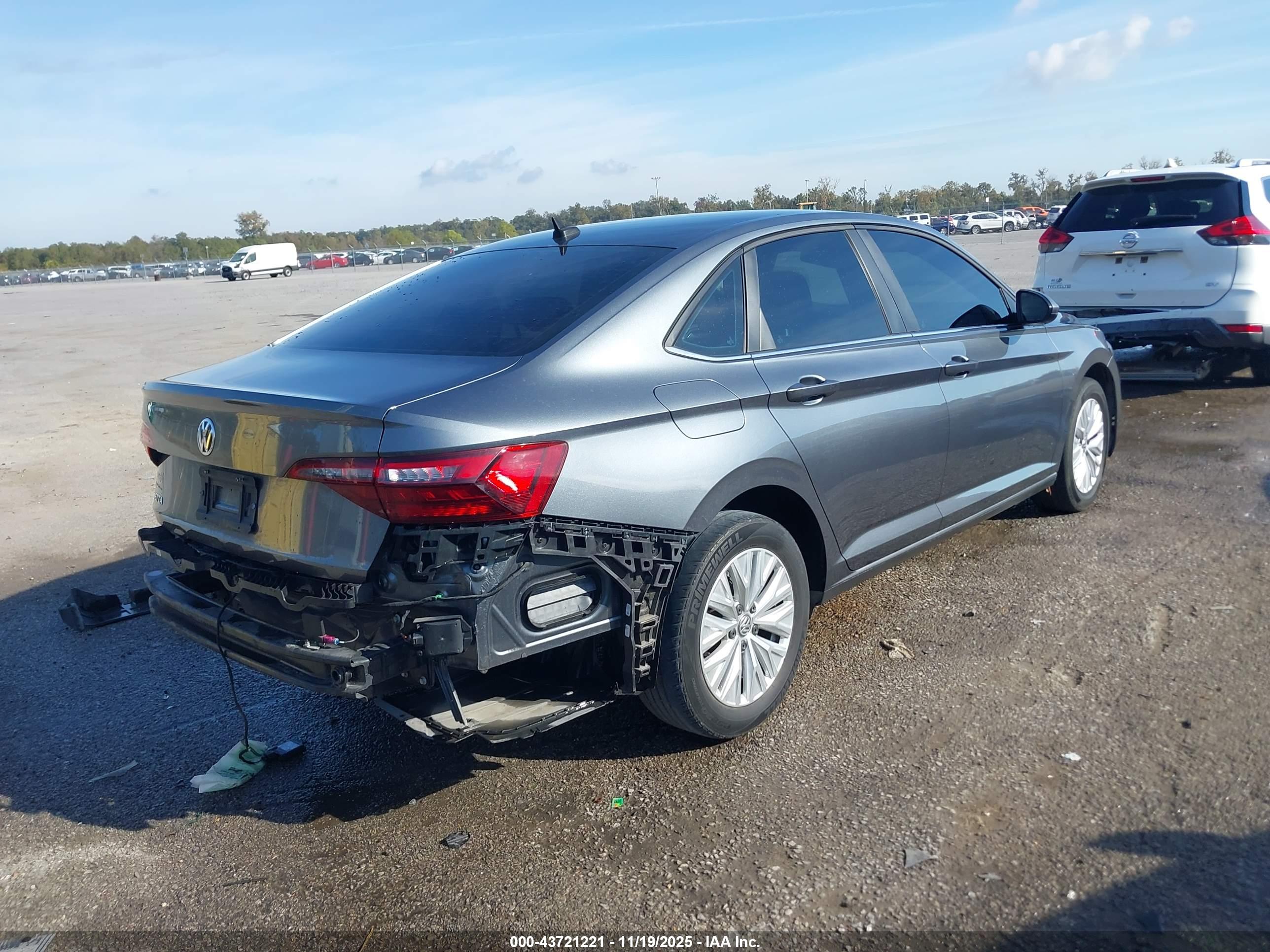 VOLKSWAGEN JETTA image 4
