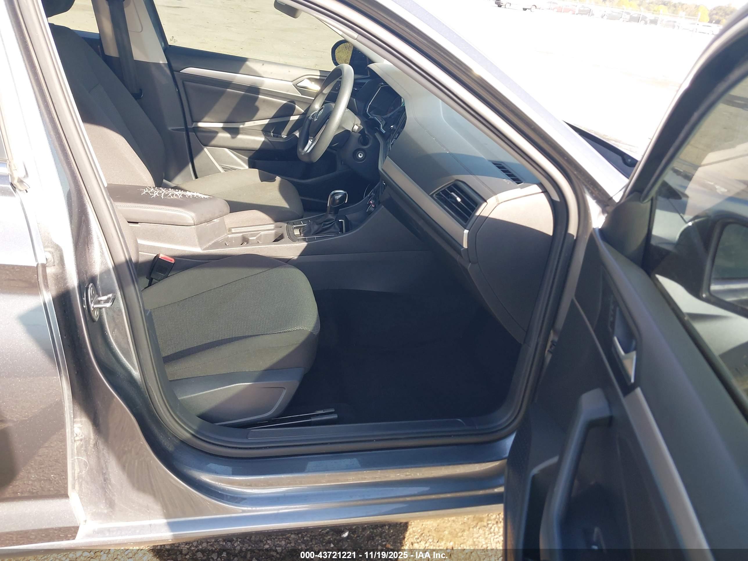 VOLKSWAGEN JETTA image 5