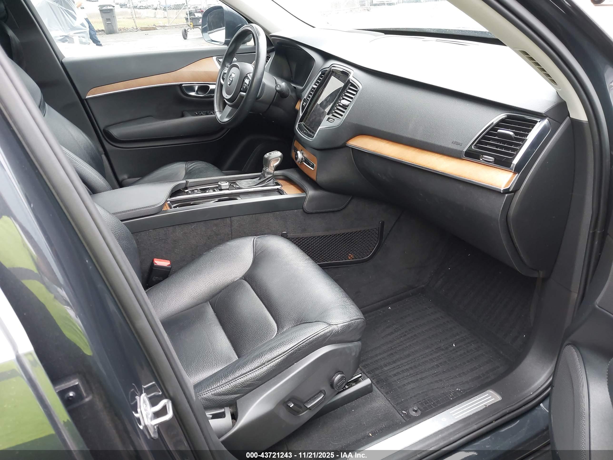 VOLVO XC90 image 5