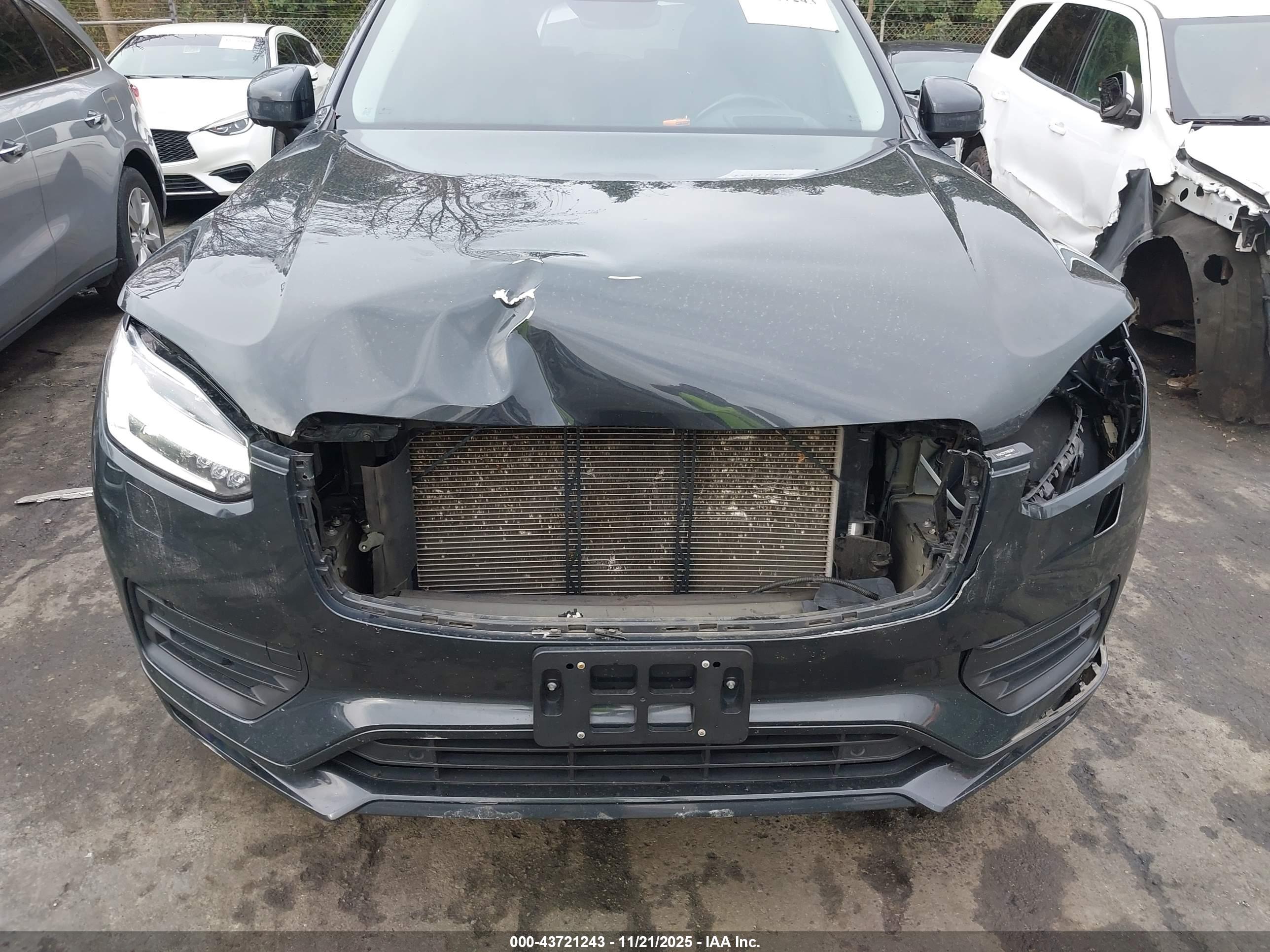 VOLVO XC90 image 6