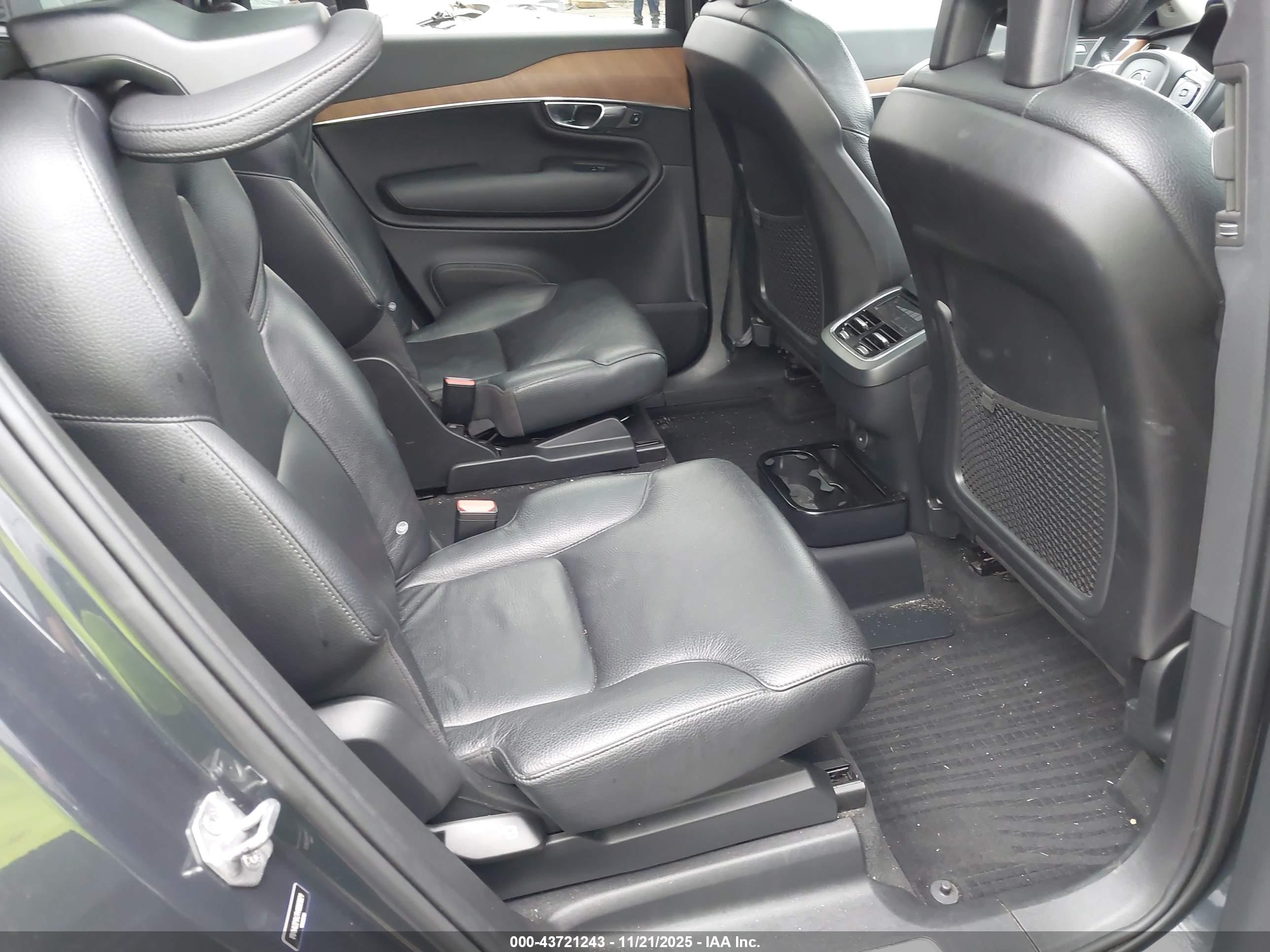 VOLVO XC90 image 8
