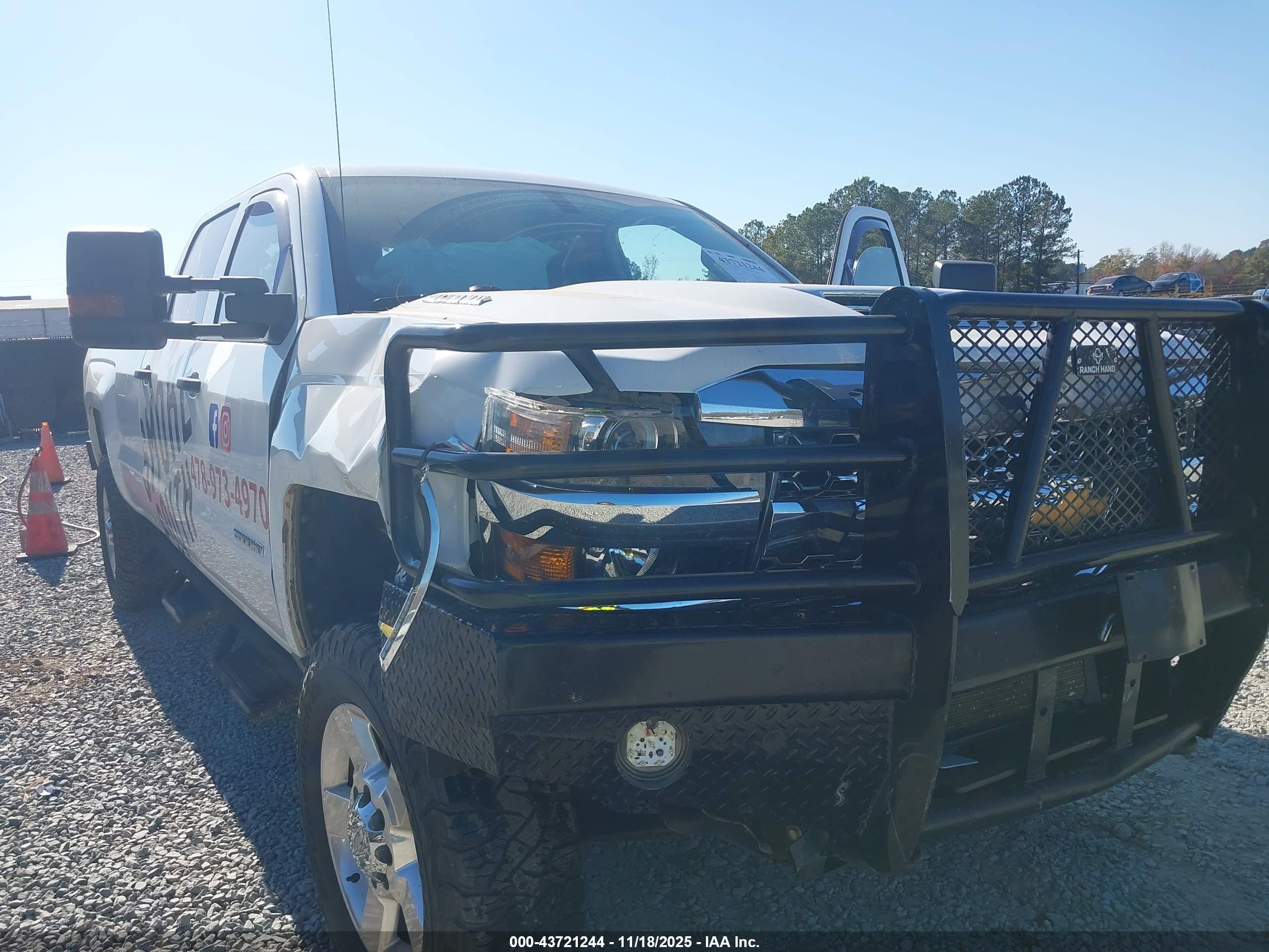 CHEVROLET SILVERADO image 6