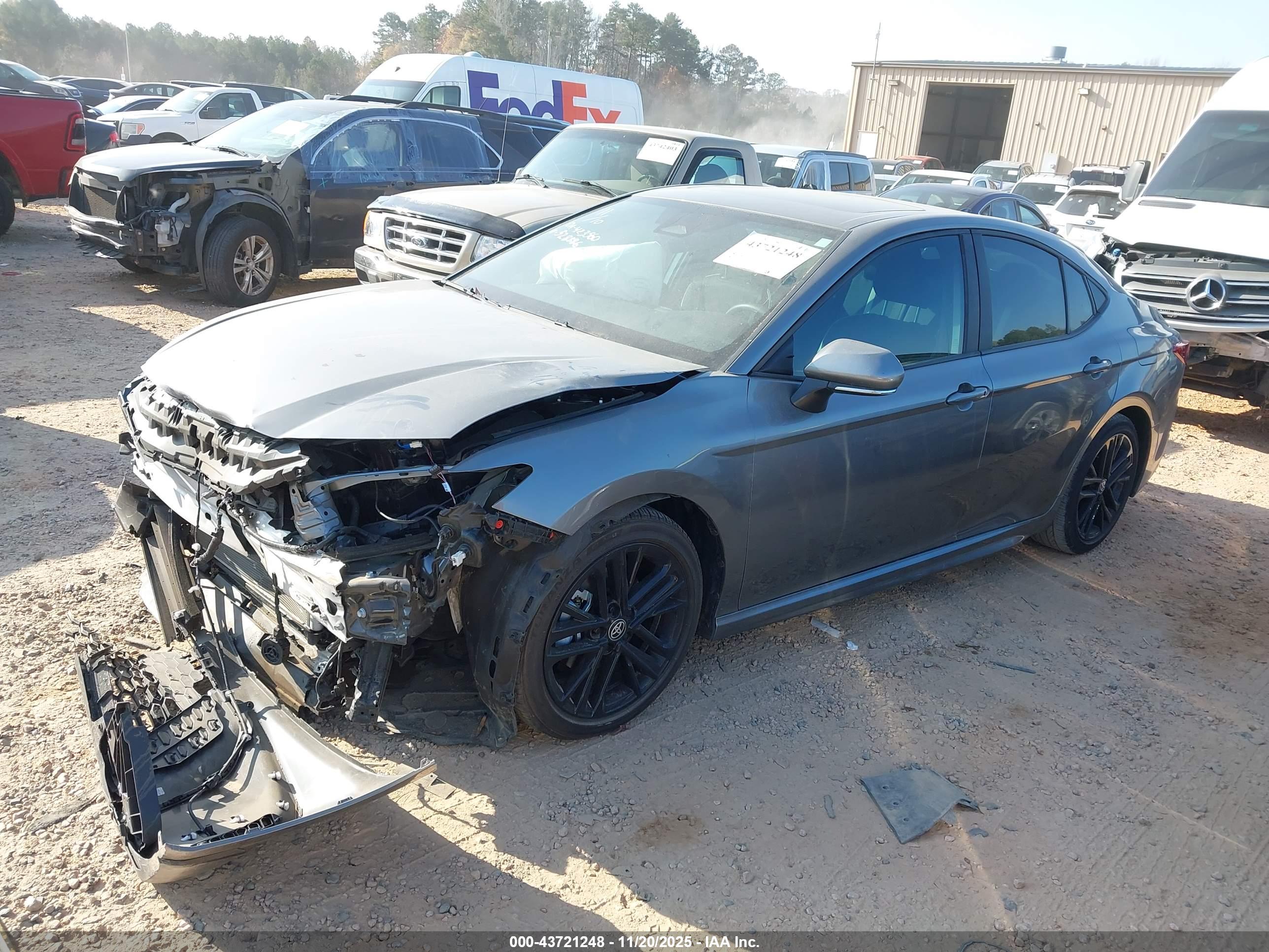 TOYOTA CAMRY image 2
