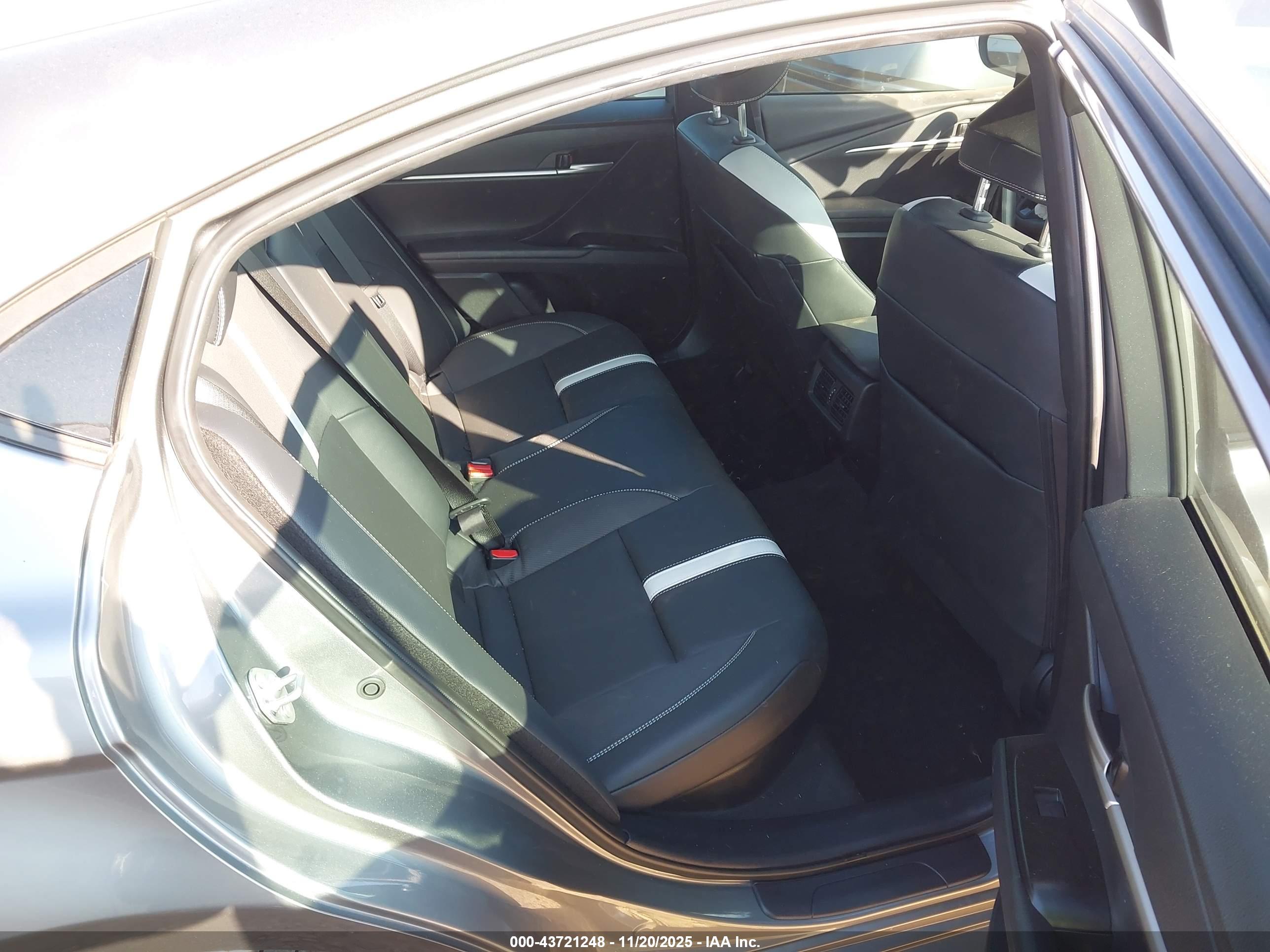 TOYOTA CAMRY image 8
