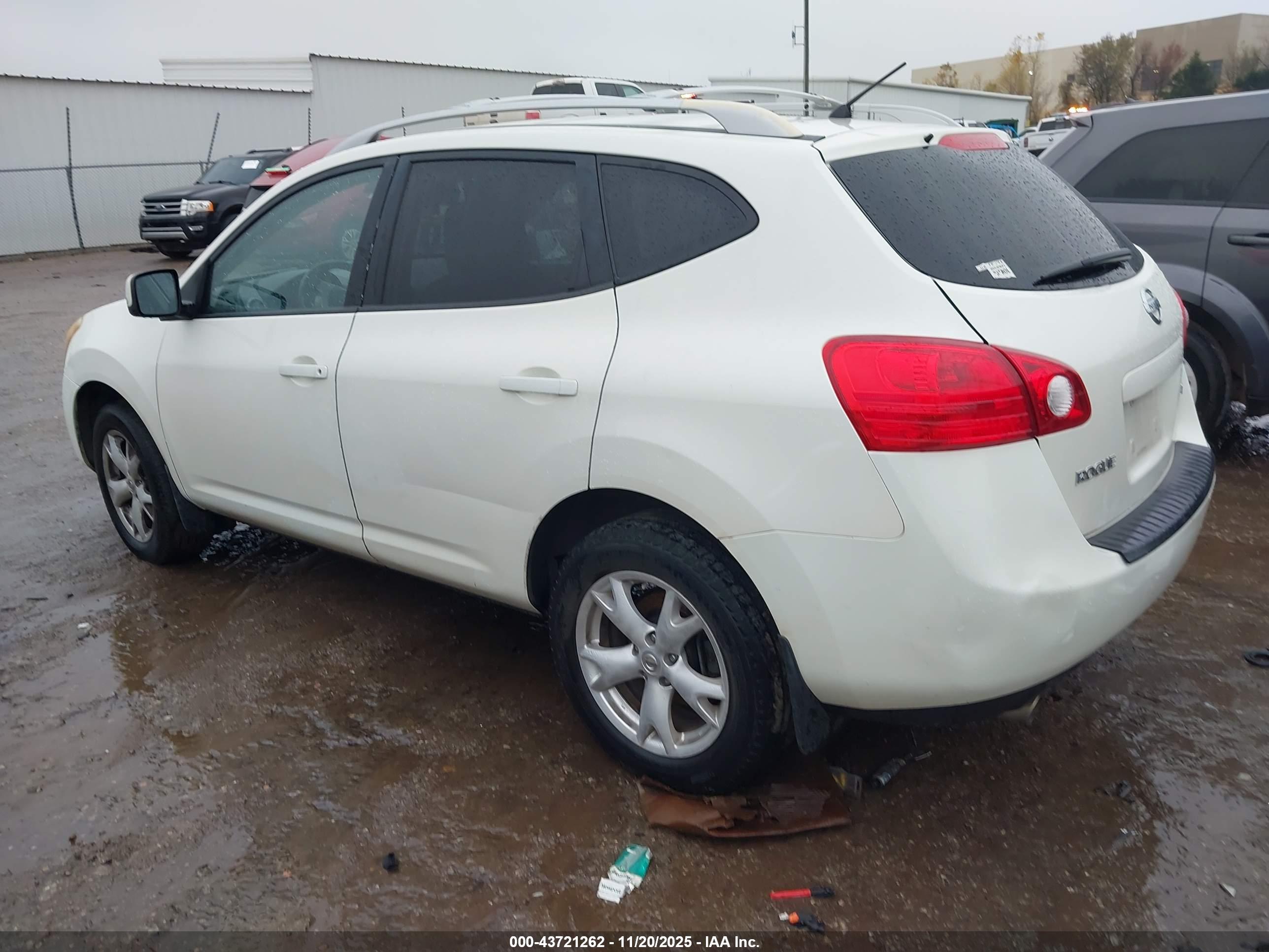 NISSAN ROGUE image 3