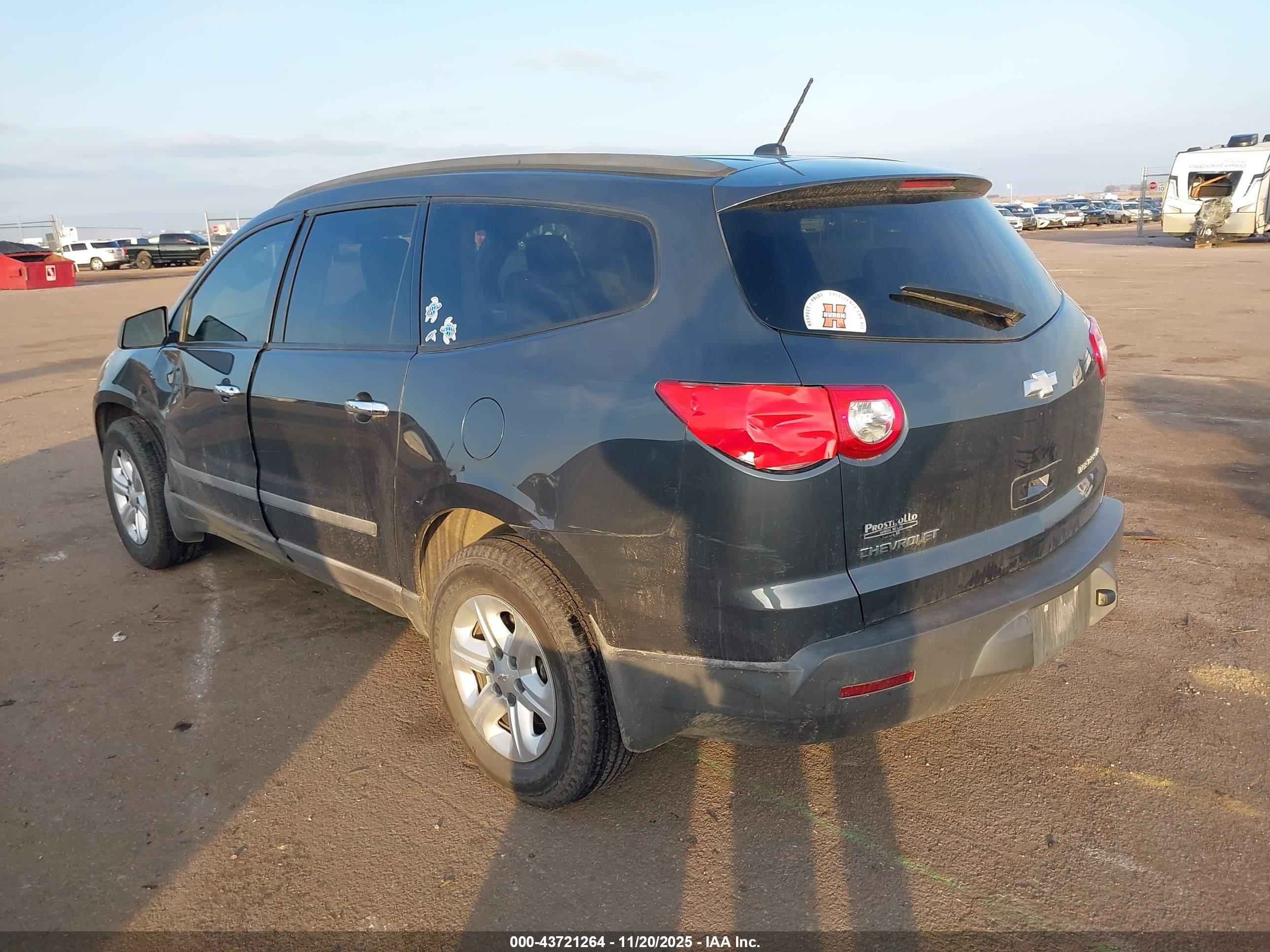CHEVROLET TRAVERSE image 3