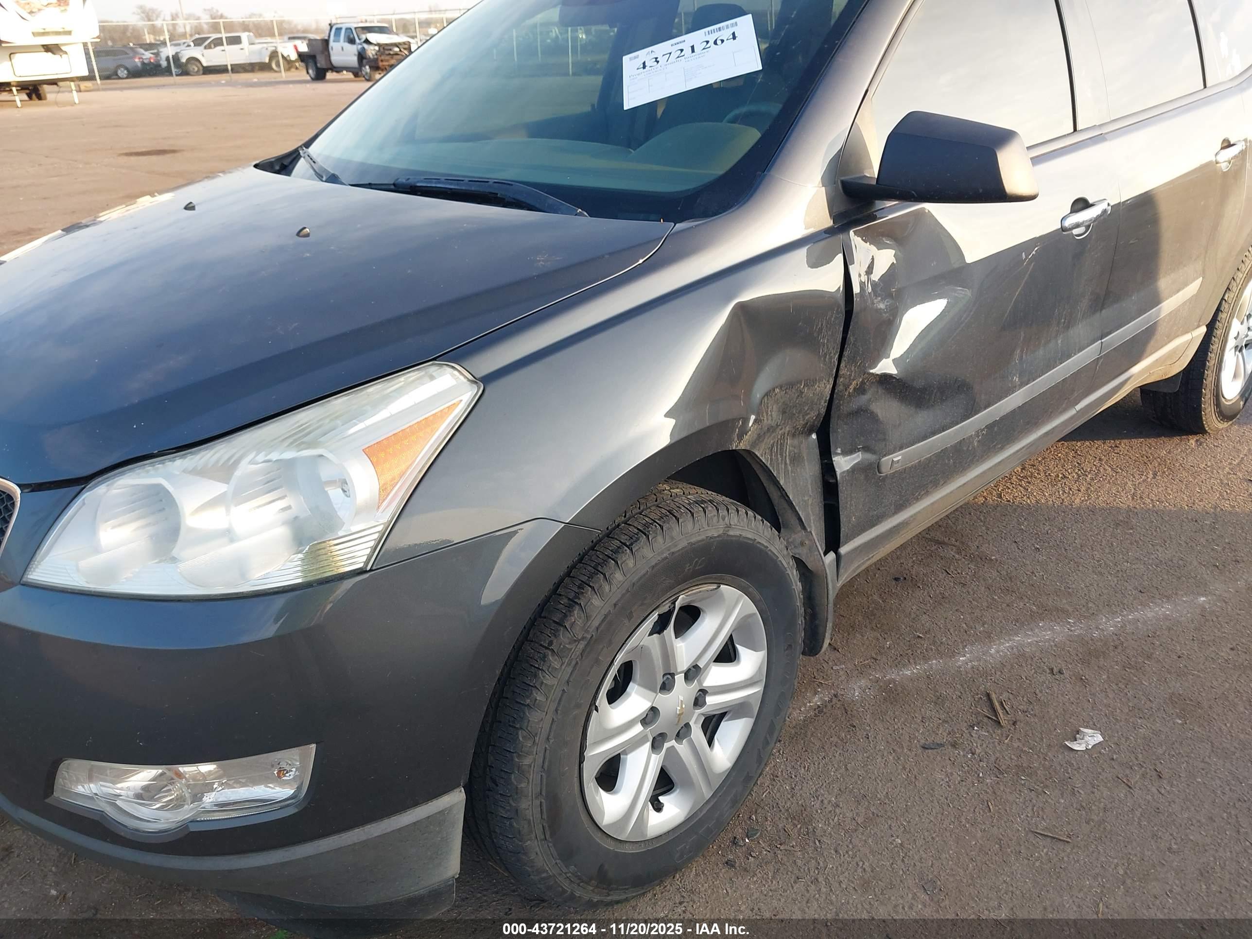 CHEVROLET TRAVERSE image 6