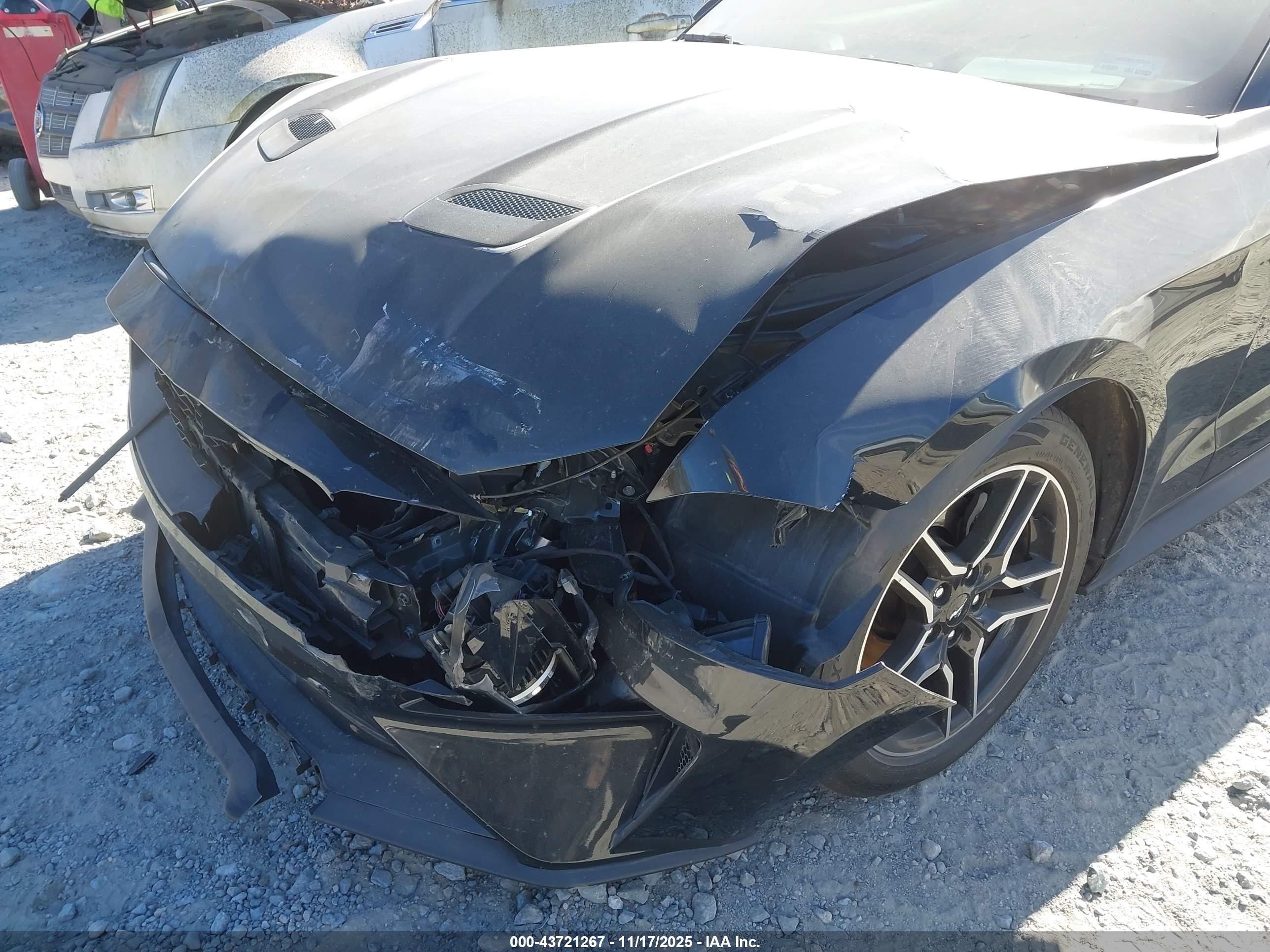 FORD MUSTANG image 6