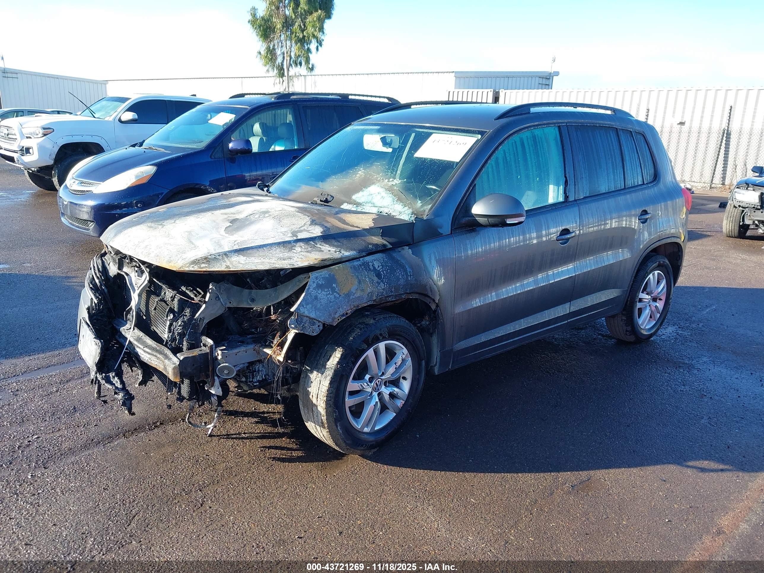 VOLKSWAGEN TIGUAN image 2