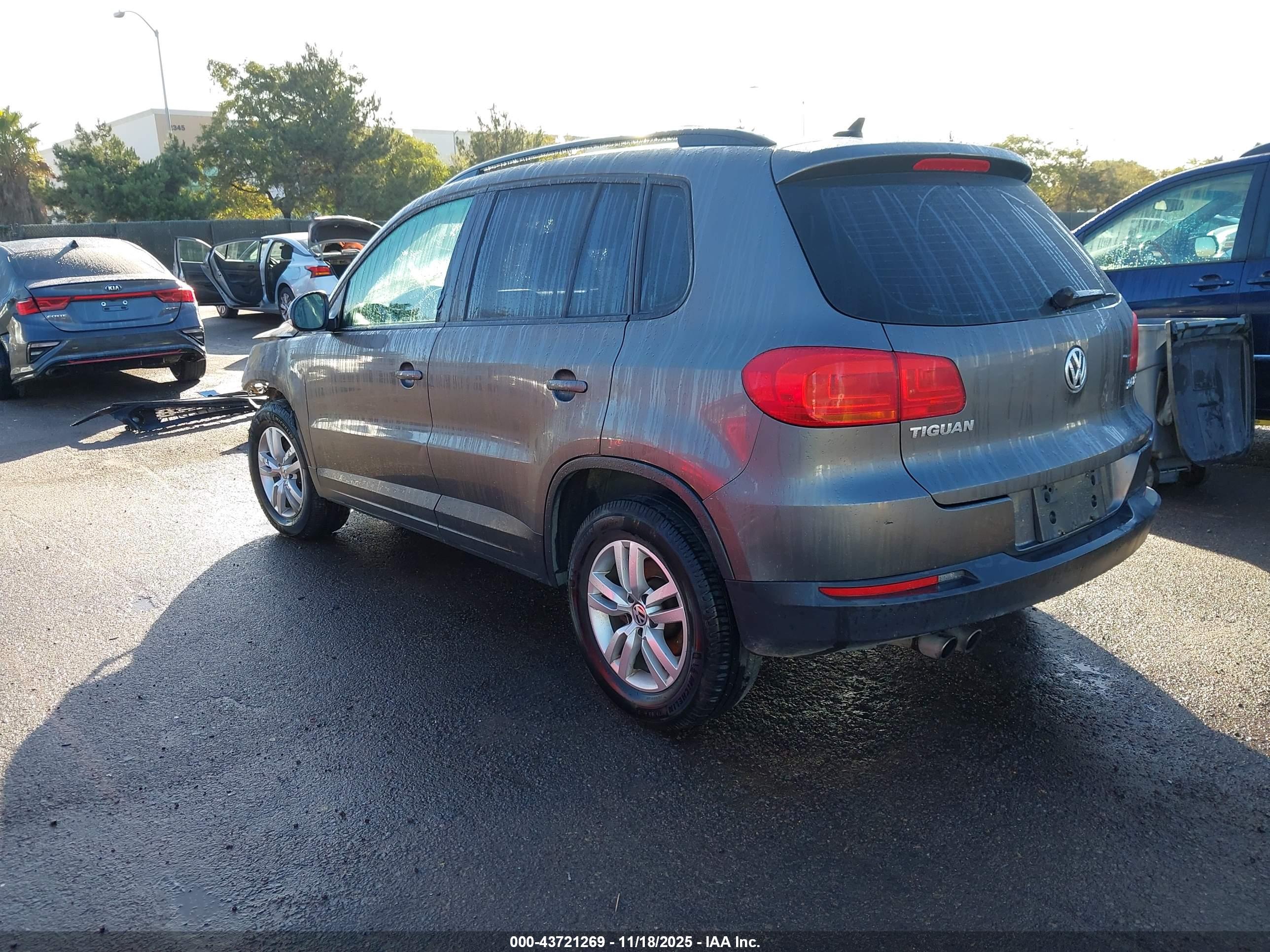 VOLKSWAGEN TIGUAN image 3