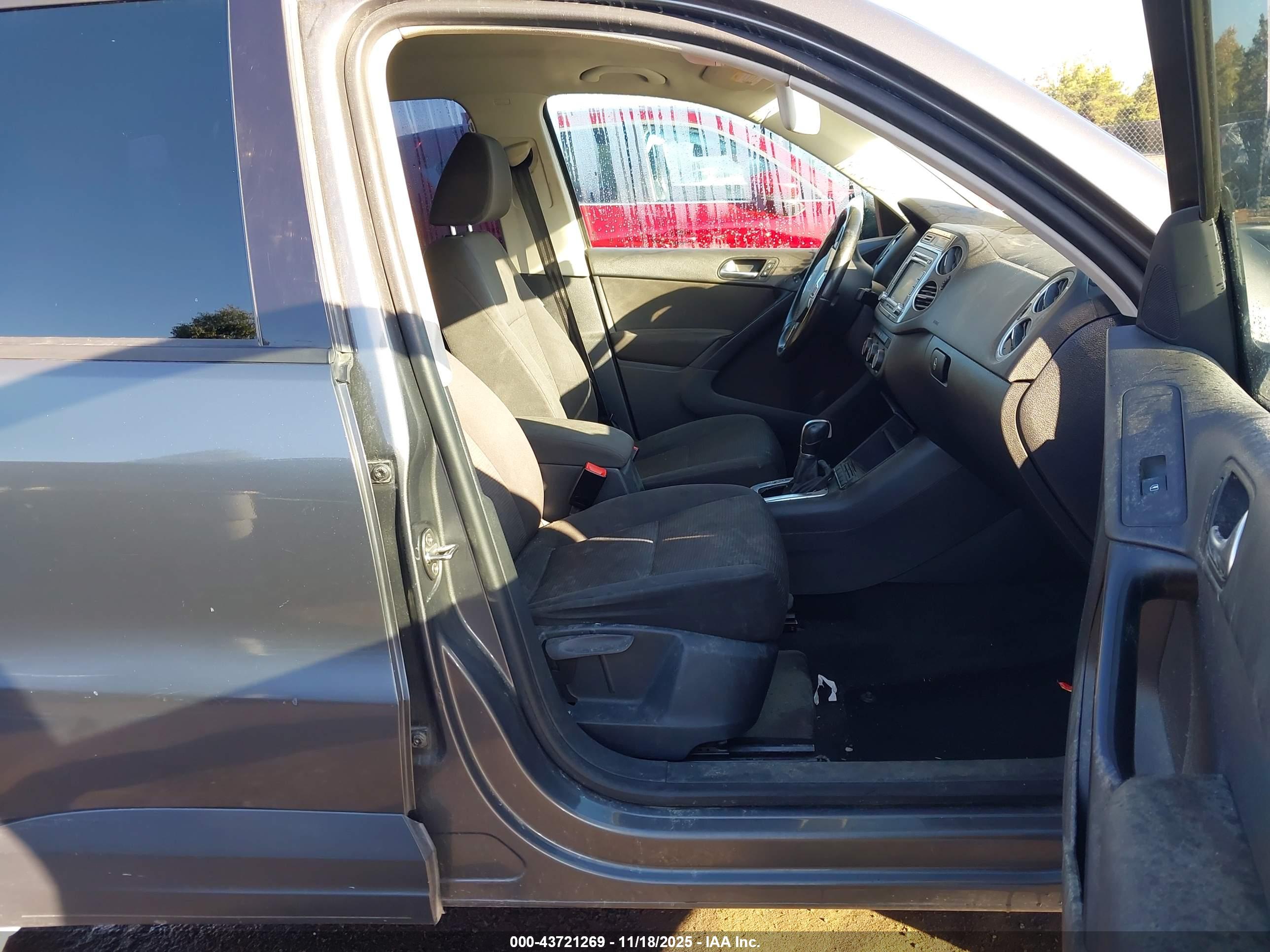 VOLKSWAGEN TIGUAN image 5