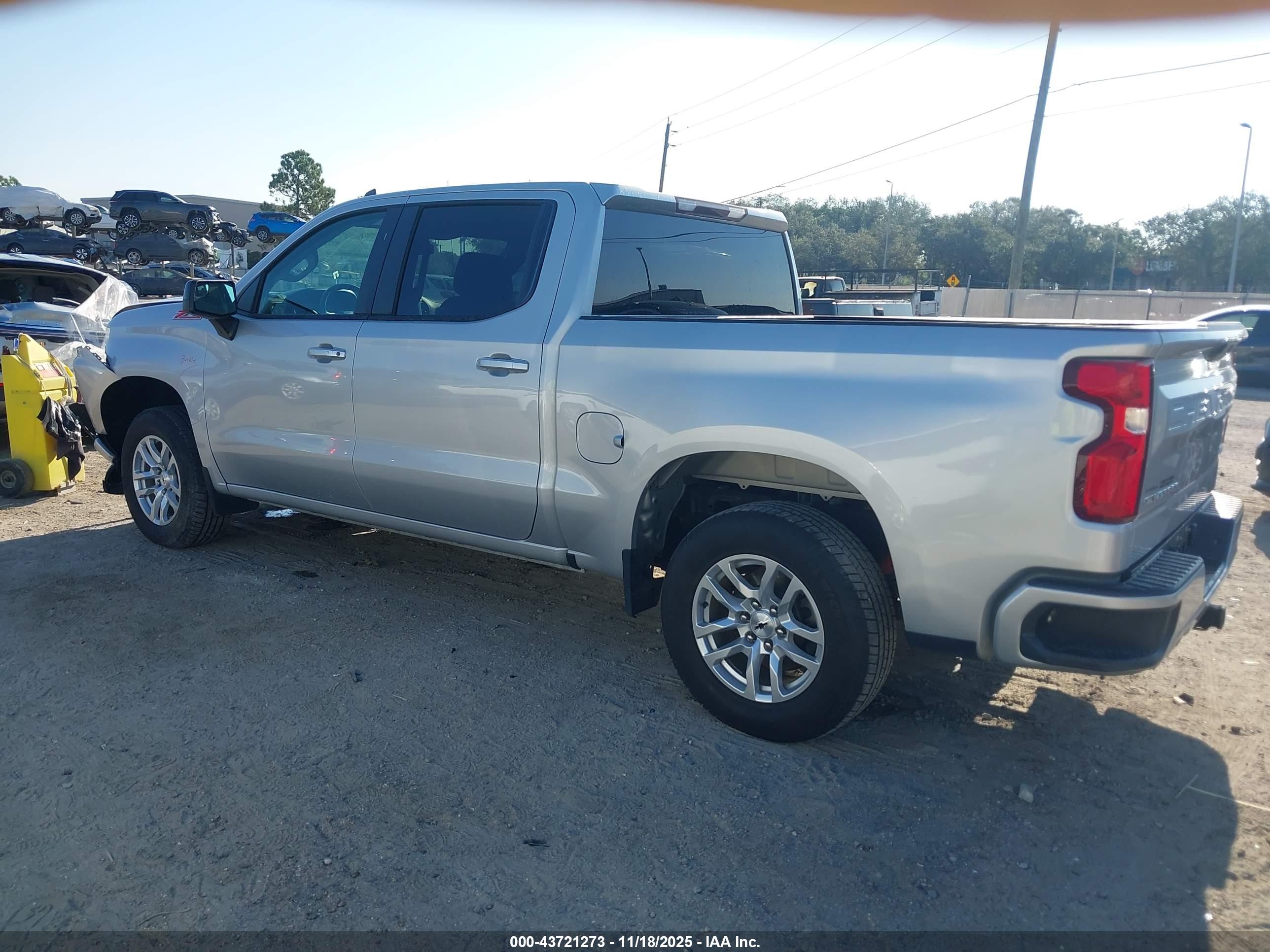 CHEVROLET SILVERADO image 3