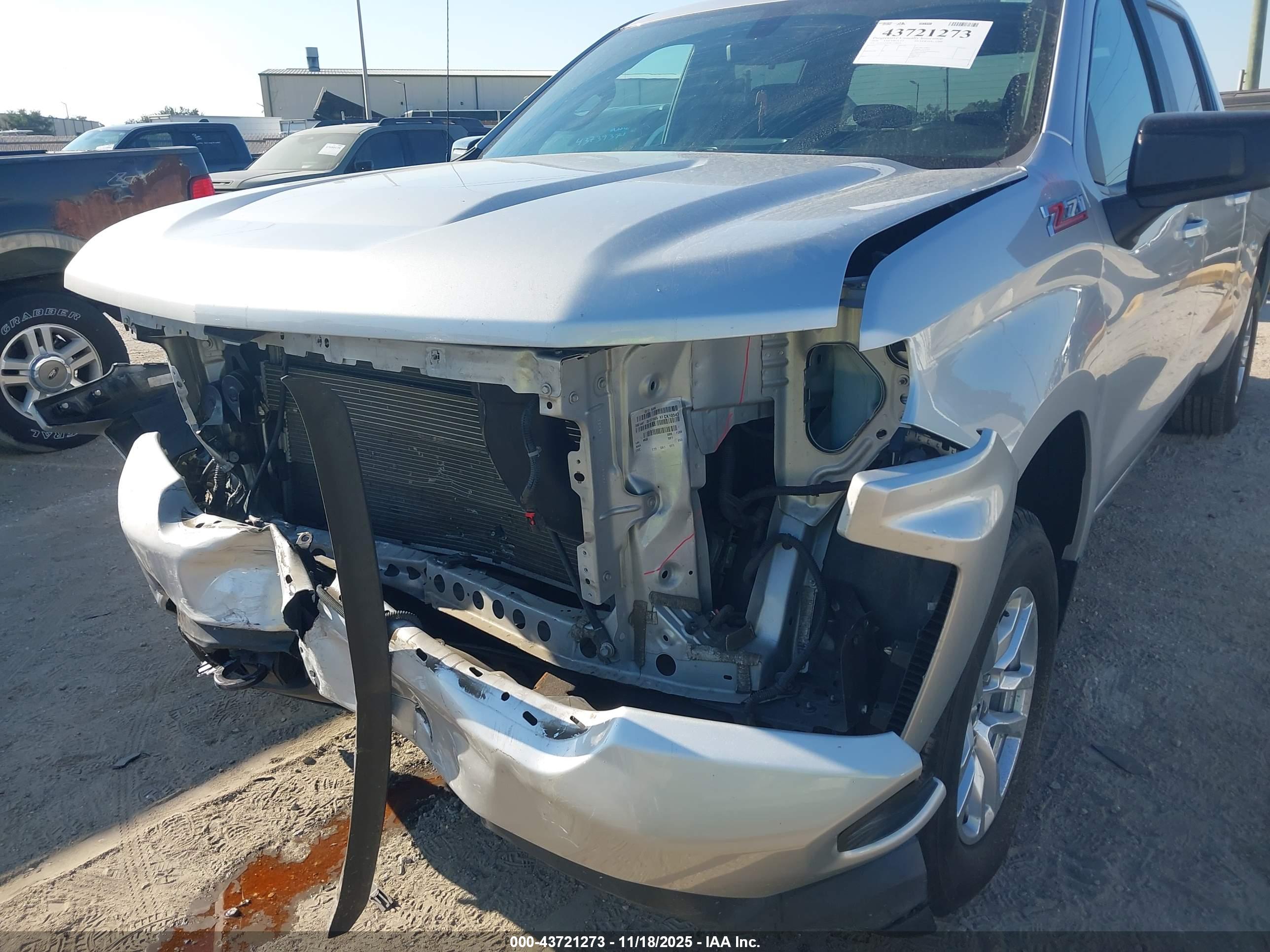 CHEVROLET SILVERADO image 6