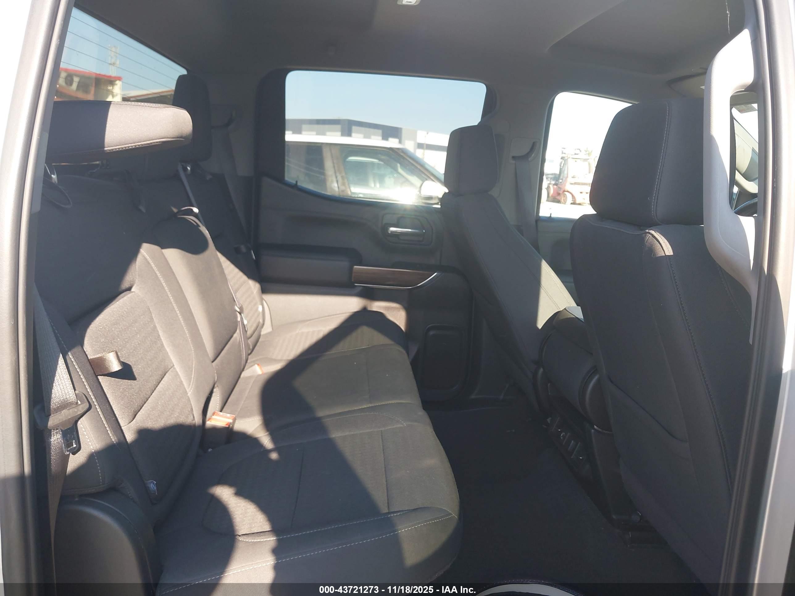 CHEVROLET SILVERADO image 8