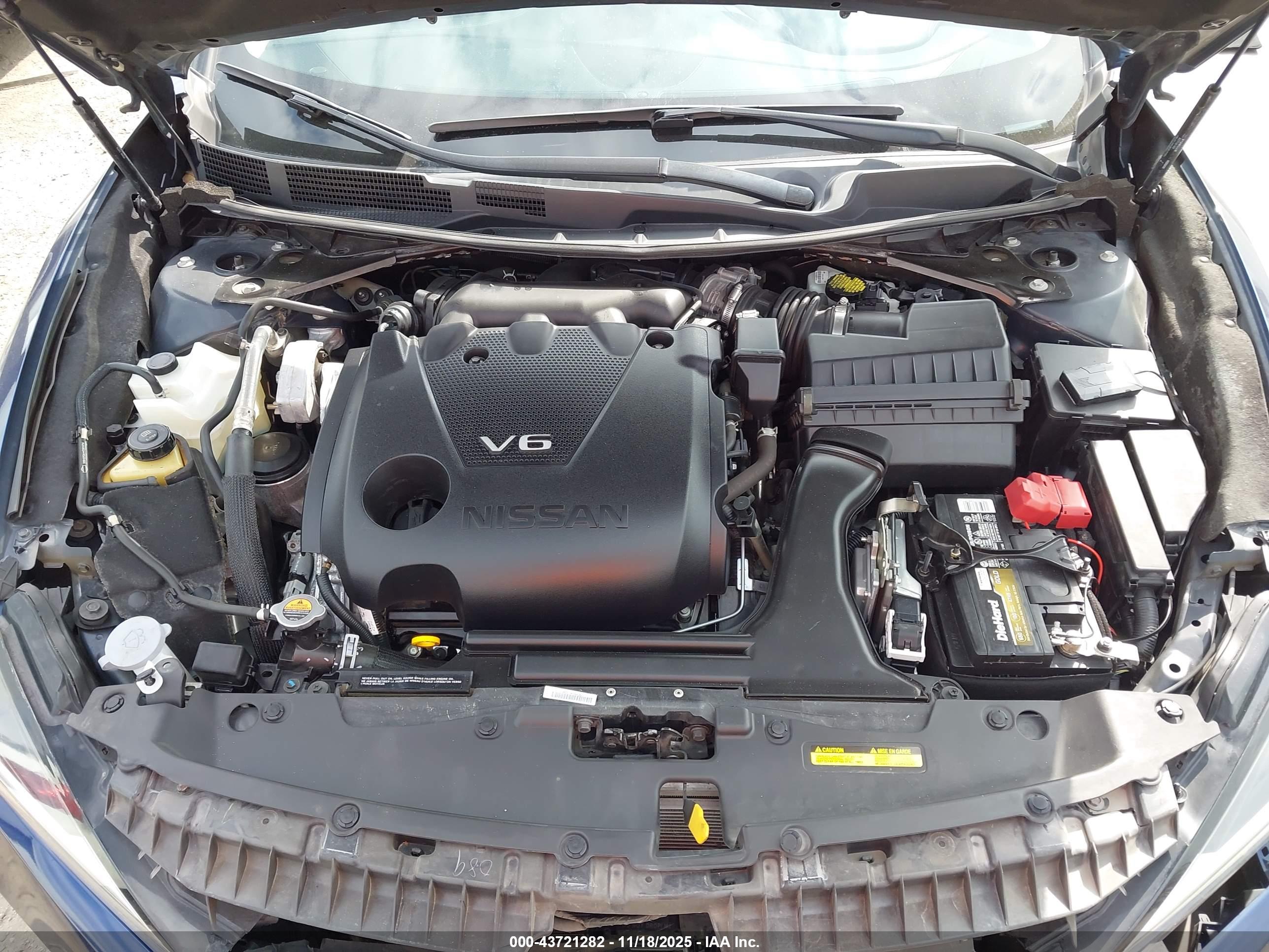 NISSAN MAXIMA image 10
