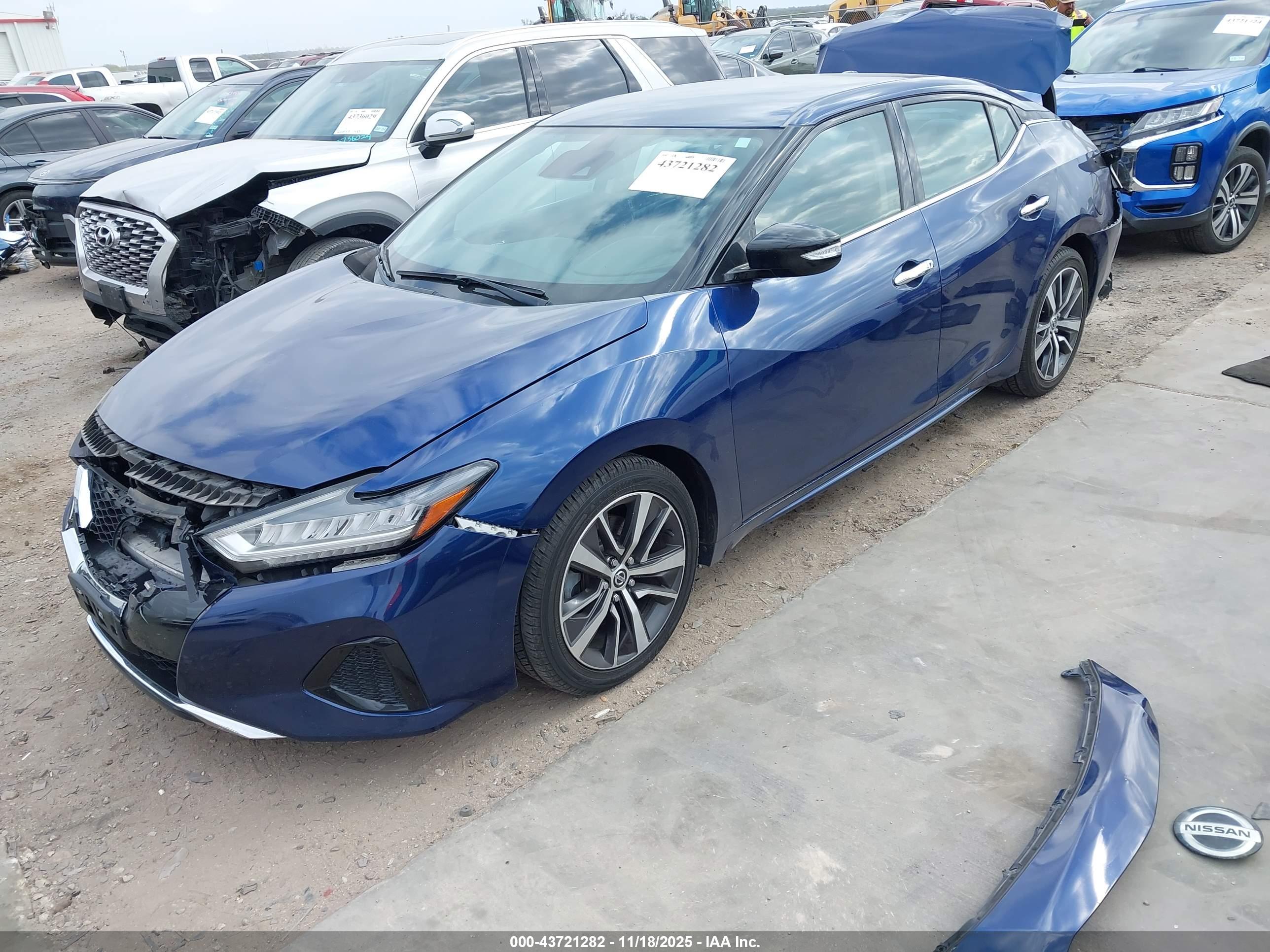 NISSAN MAXIMA image 2