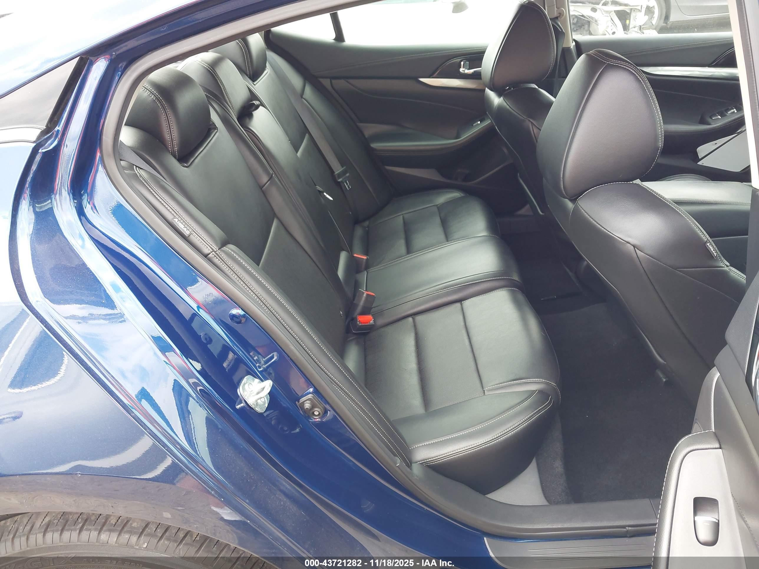 NISSAN MAXIMA image 8