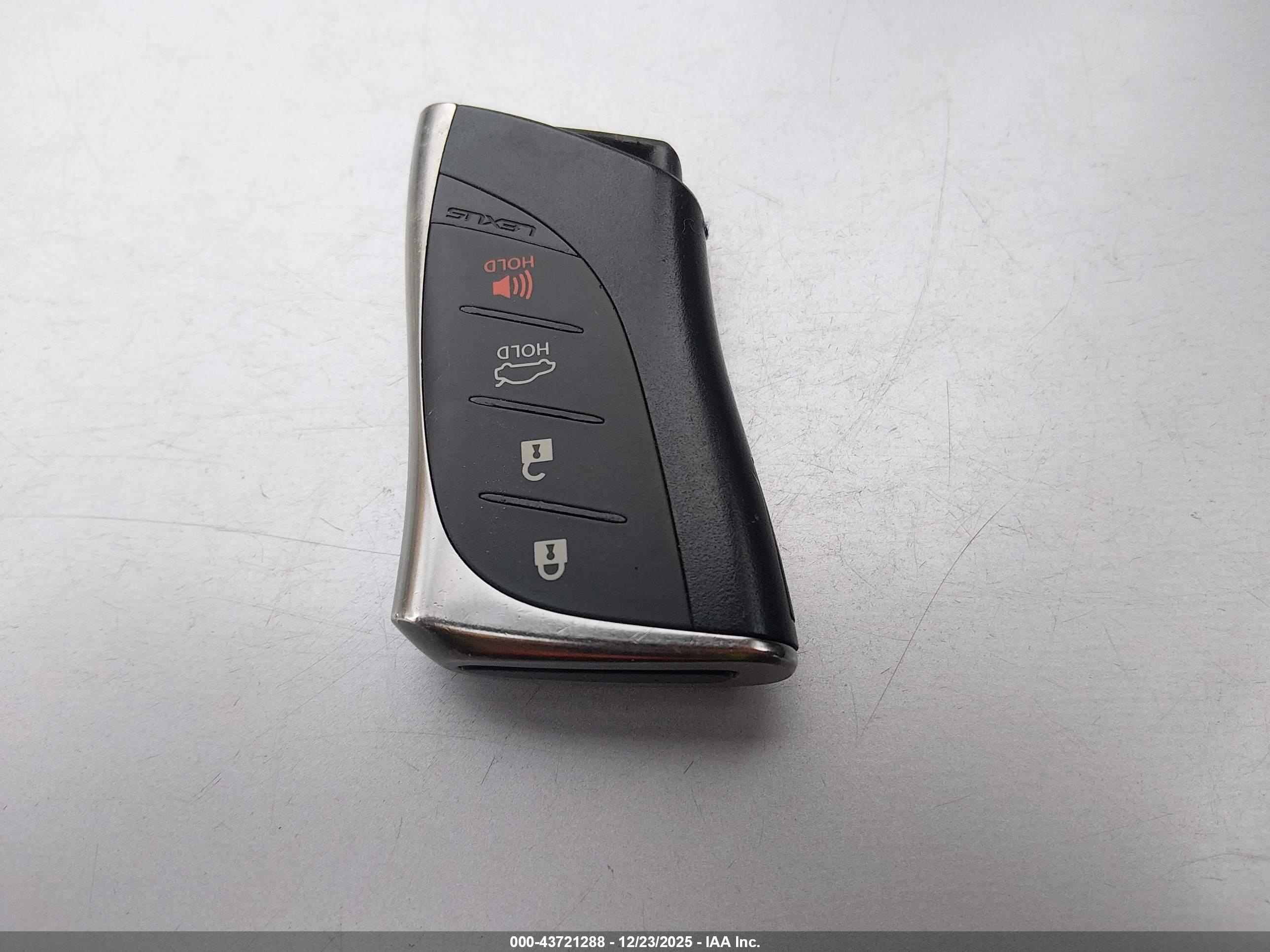 LEXUS ES image 11