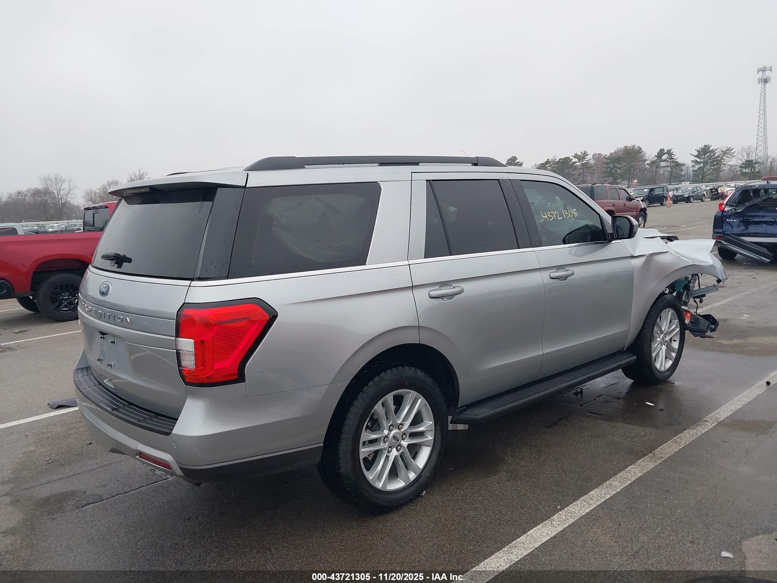 FORD EXPEDITION image 4