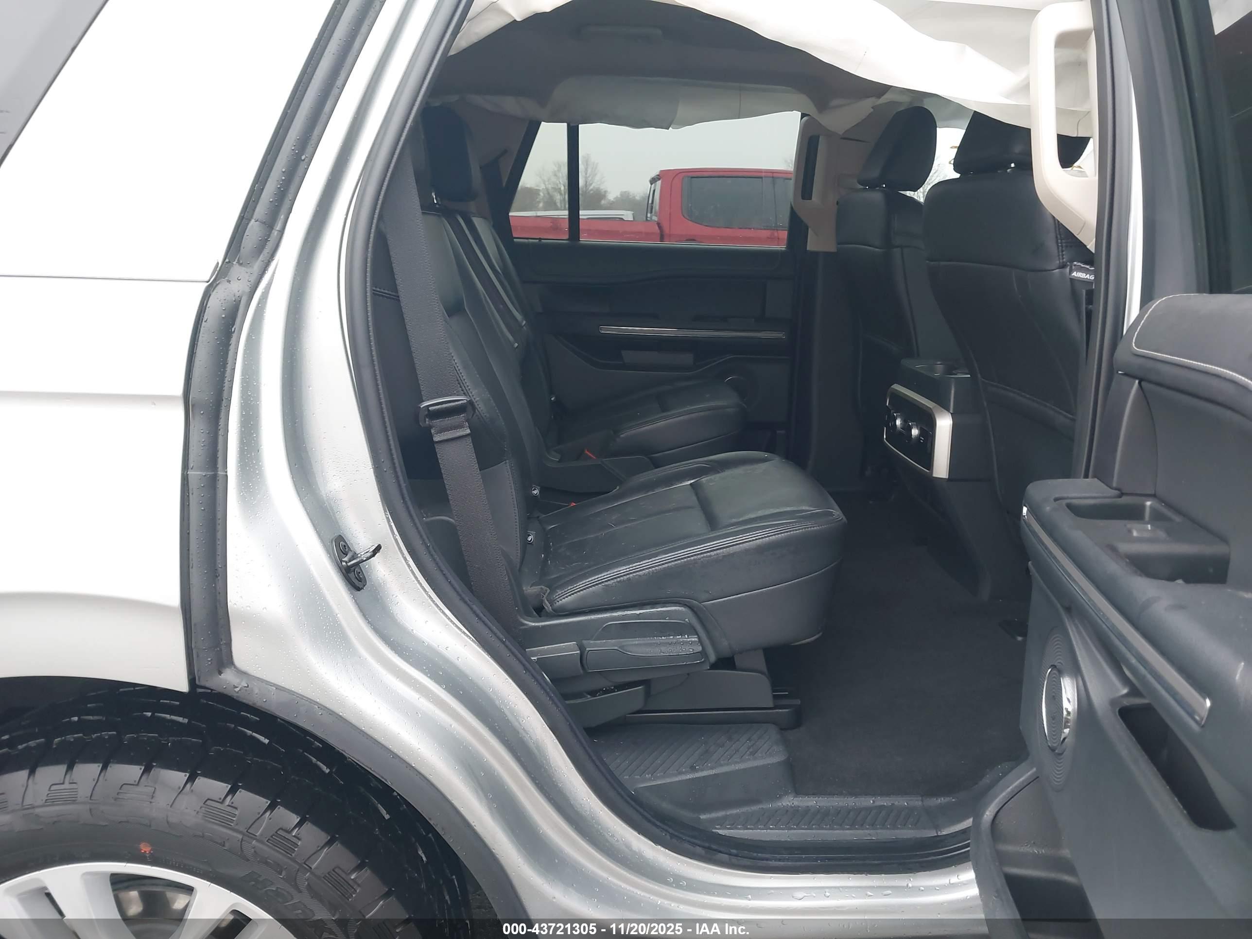 FORD EXPEDITION image 8
