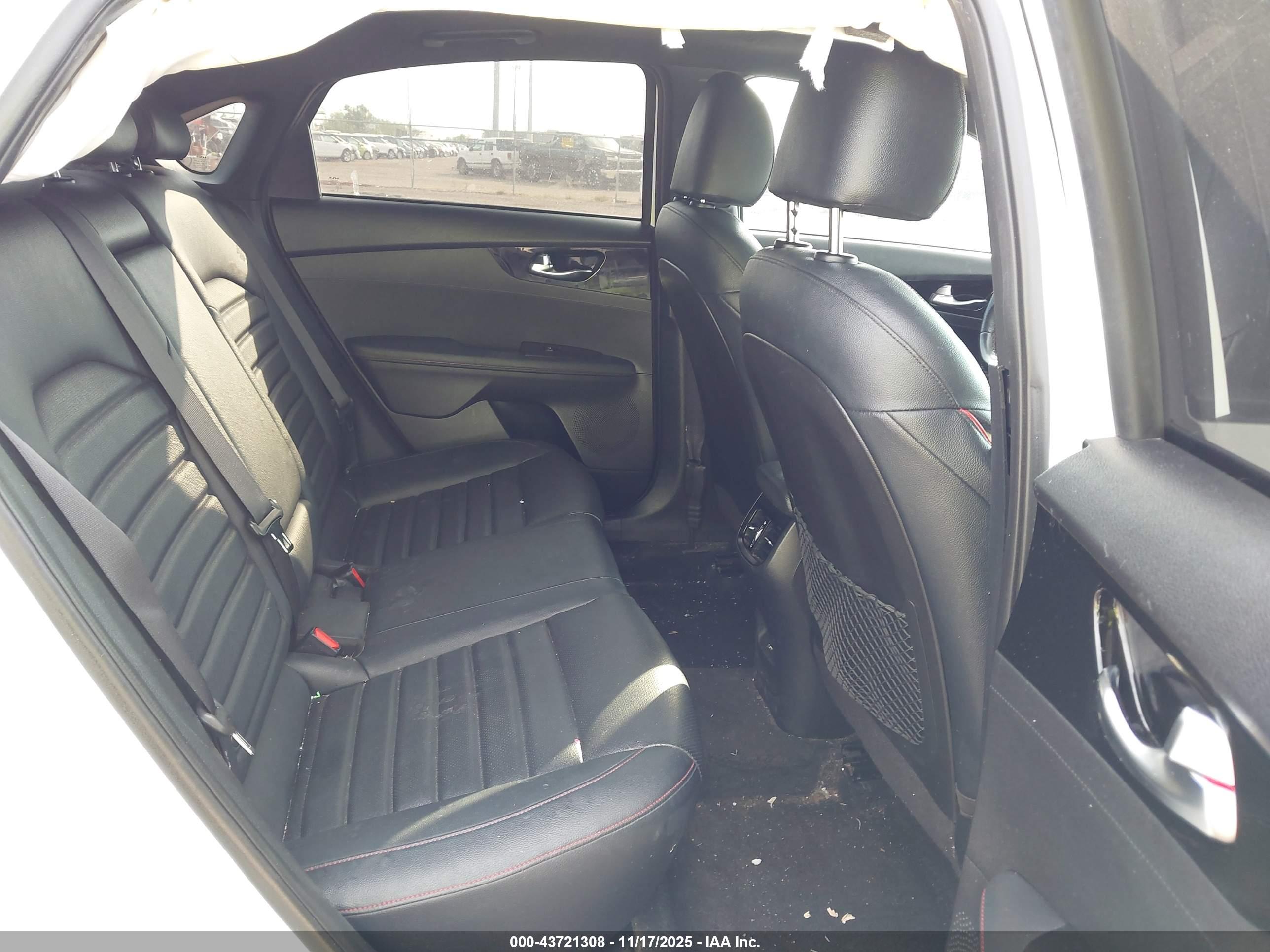 KIA FORTE image 8