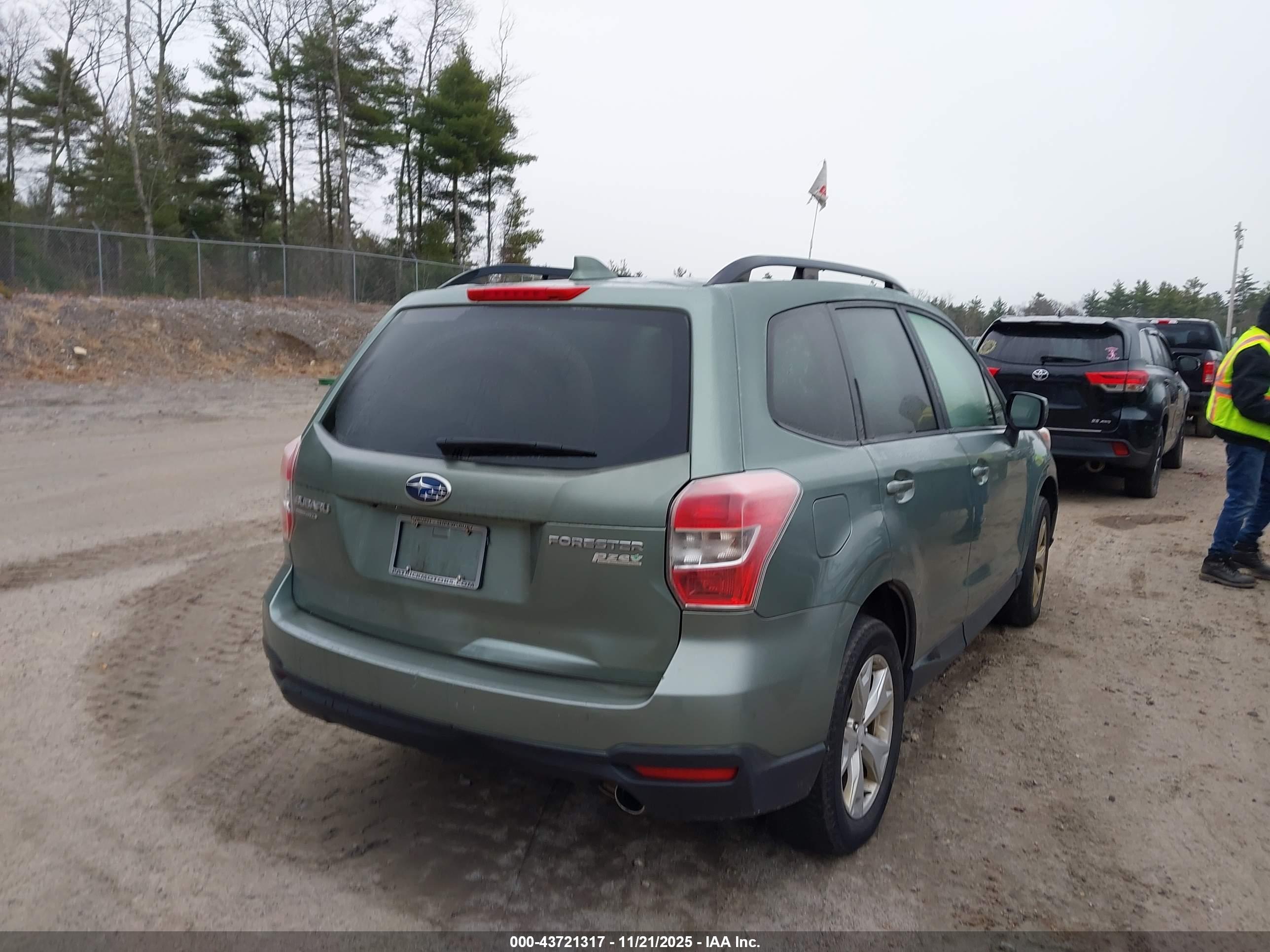 SUBARU FORESTER image 4