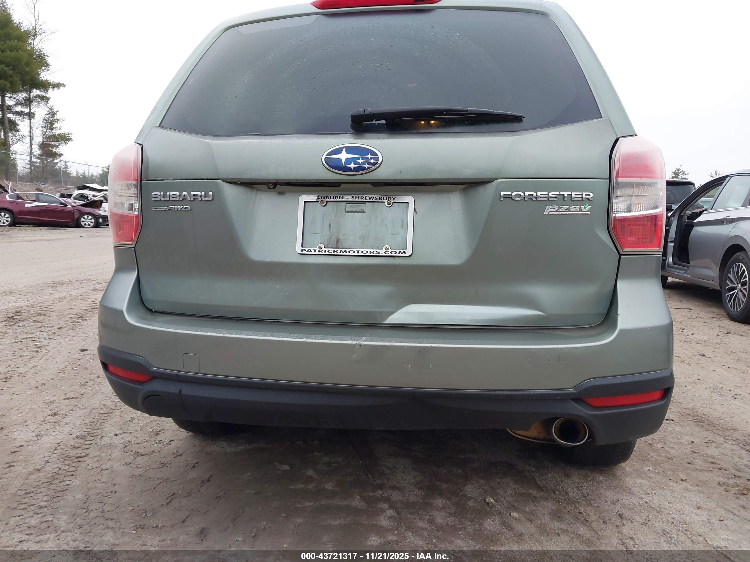 SUBARU FORESTER image 6