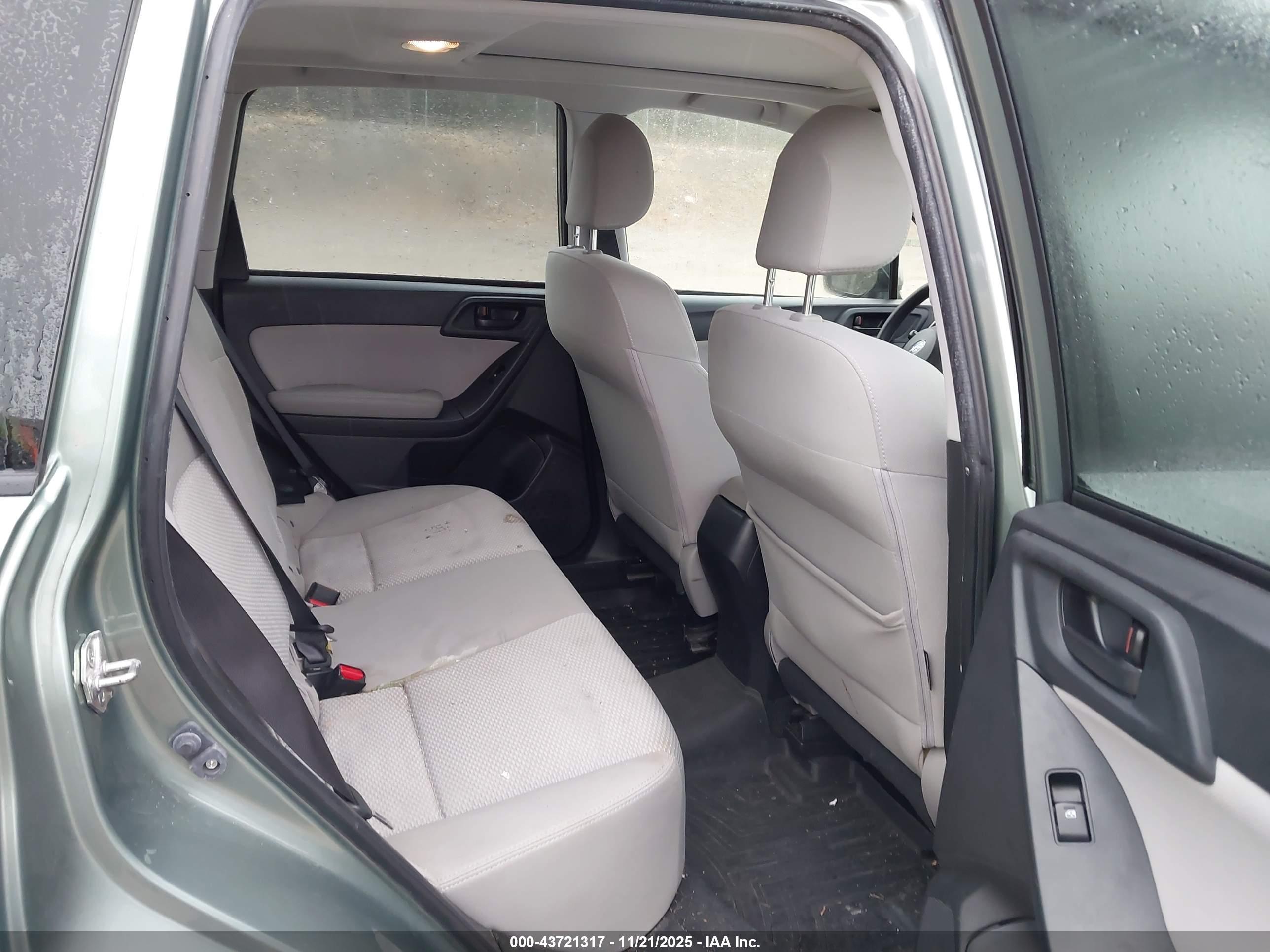 SUBARU FORESTER image 8