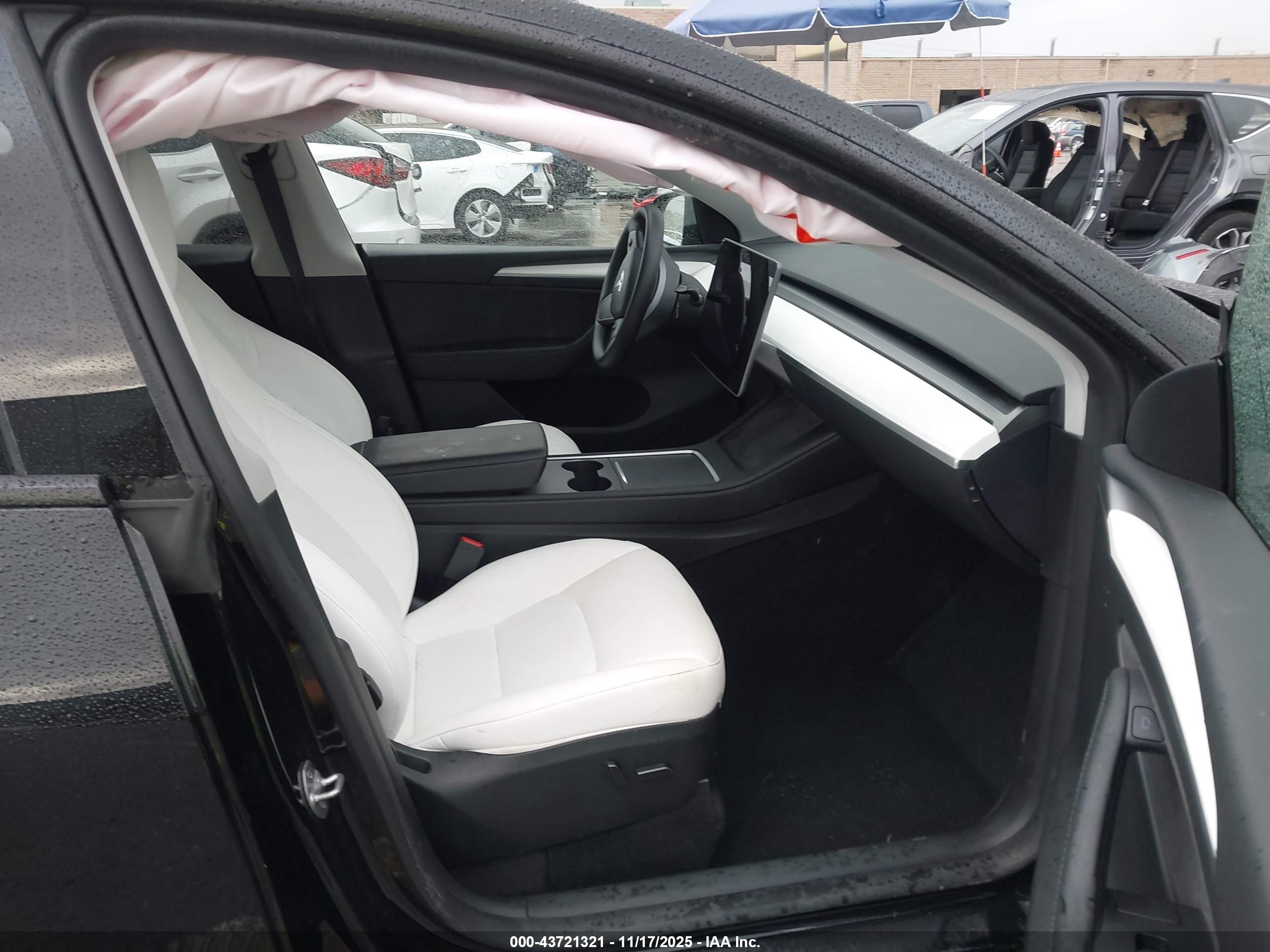 TESLA MODEL image 5