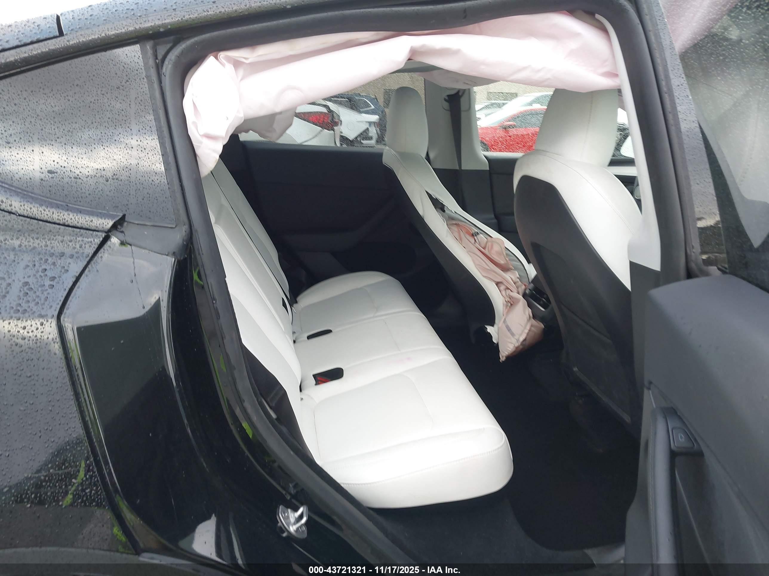 TESLA MODEL image 8