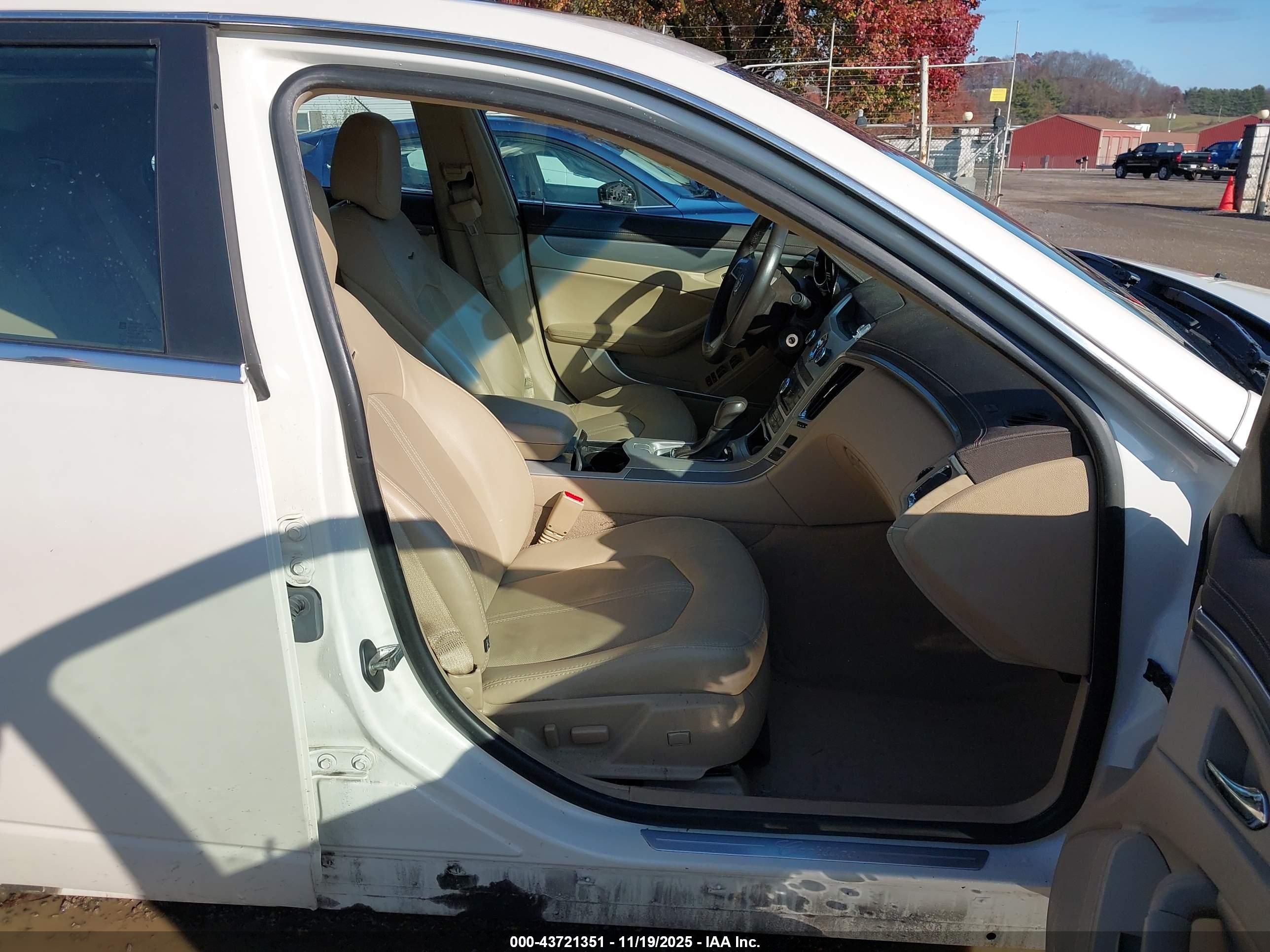 CADILLAC CTS image 5
