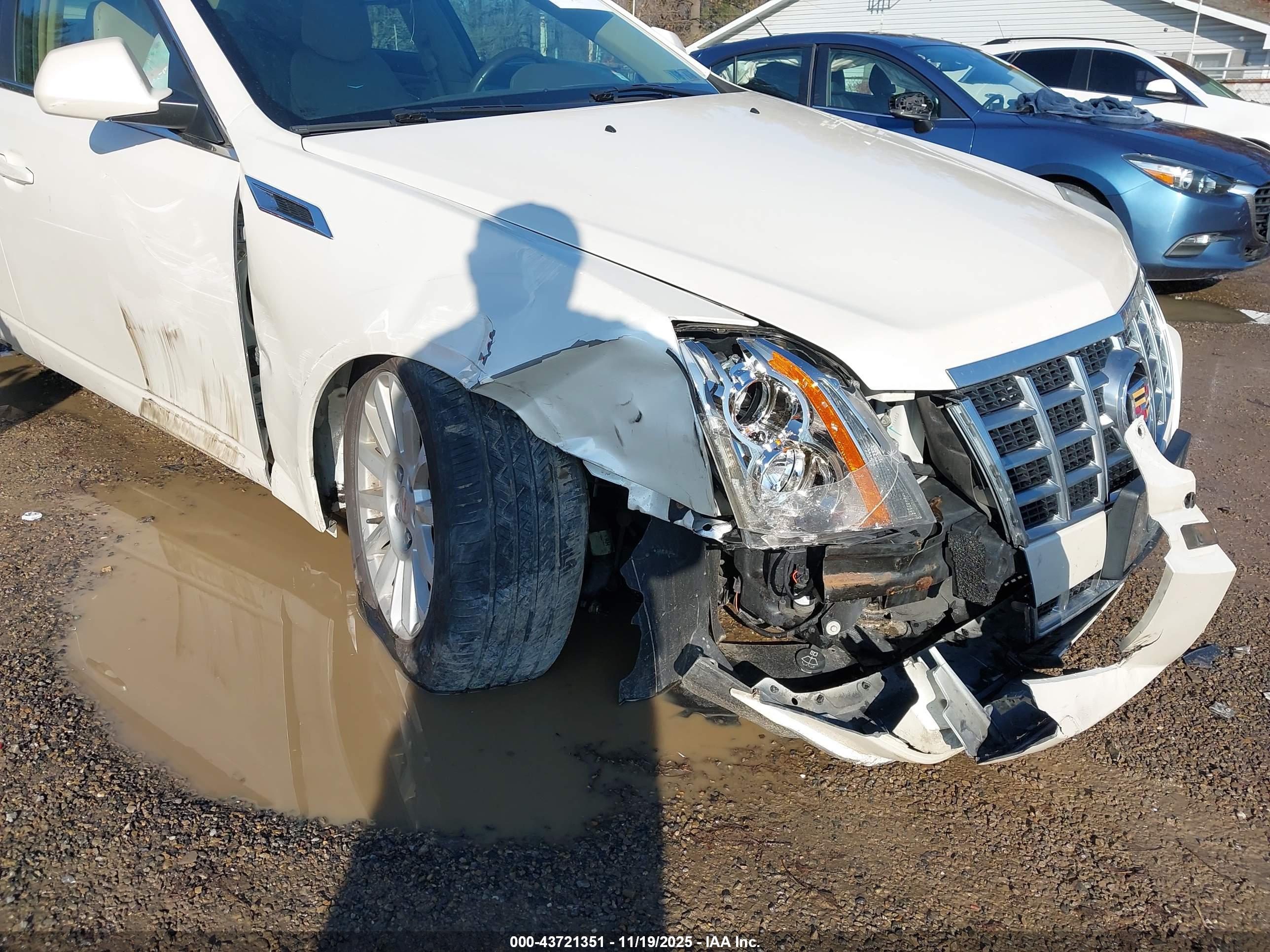 CADILLAC CTS image 6