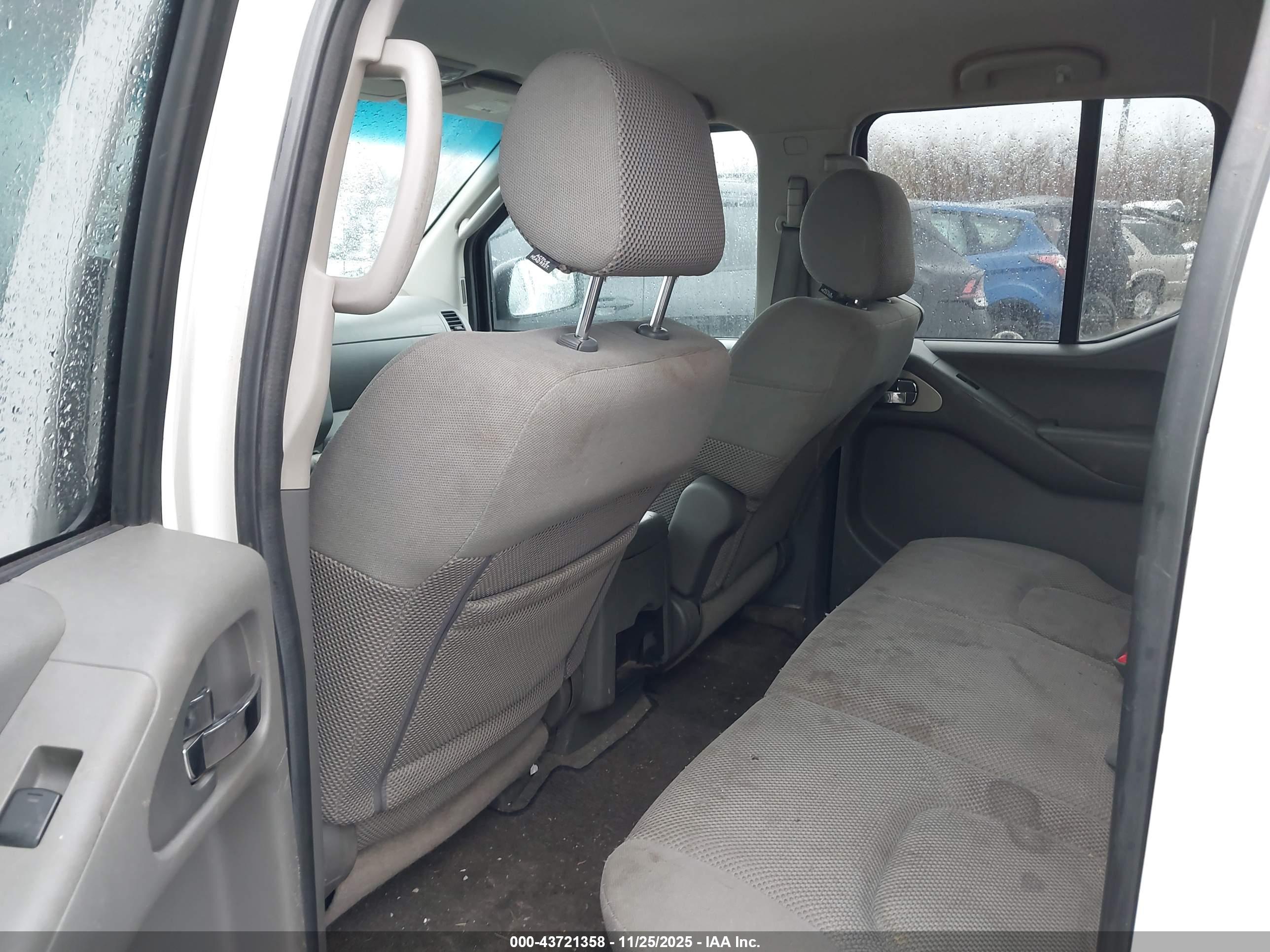 NISSAN FRONTIER image 8