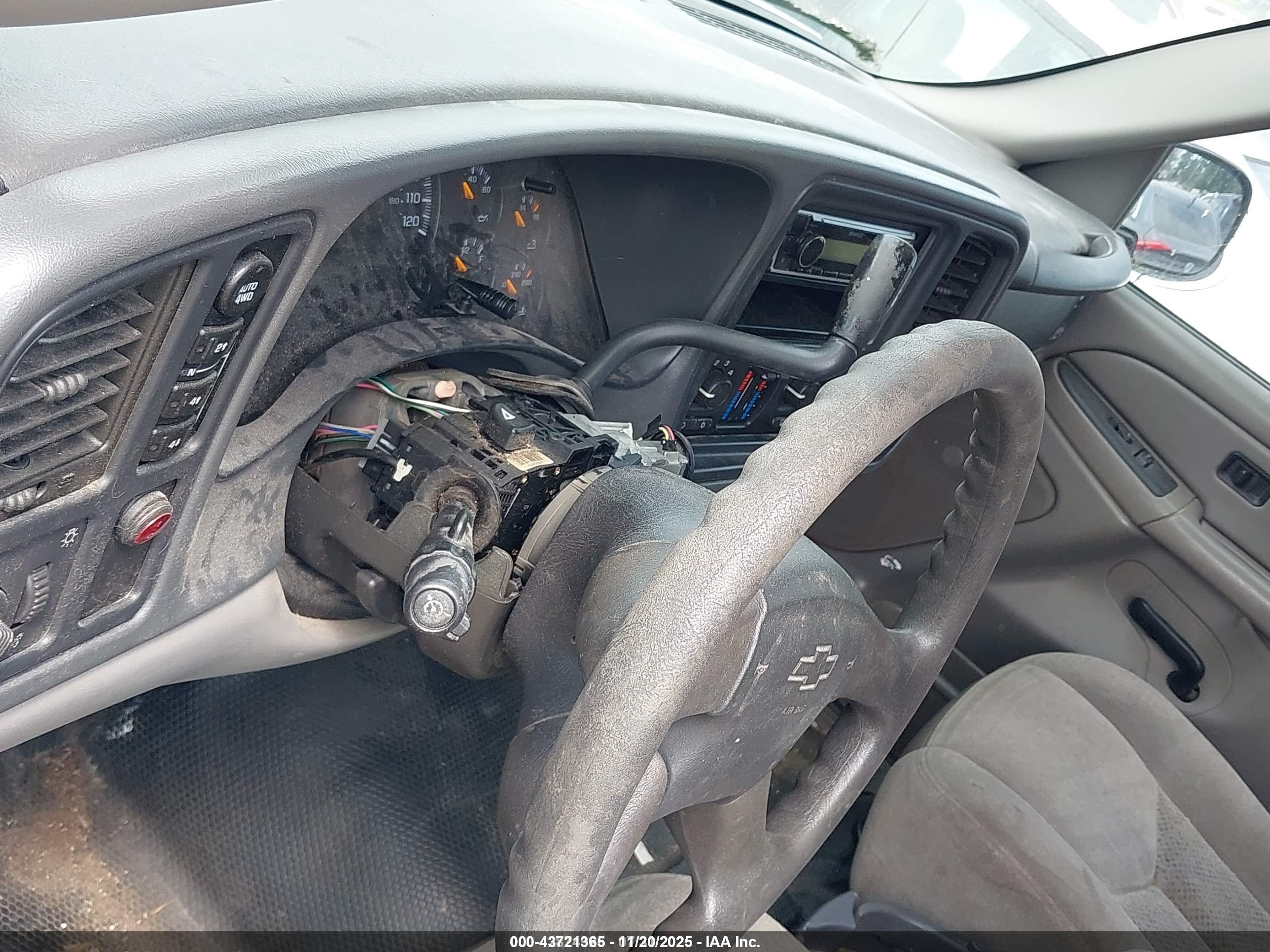 CHEVROLET TAHOE image 6
