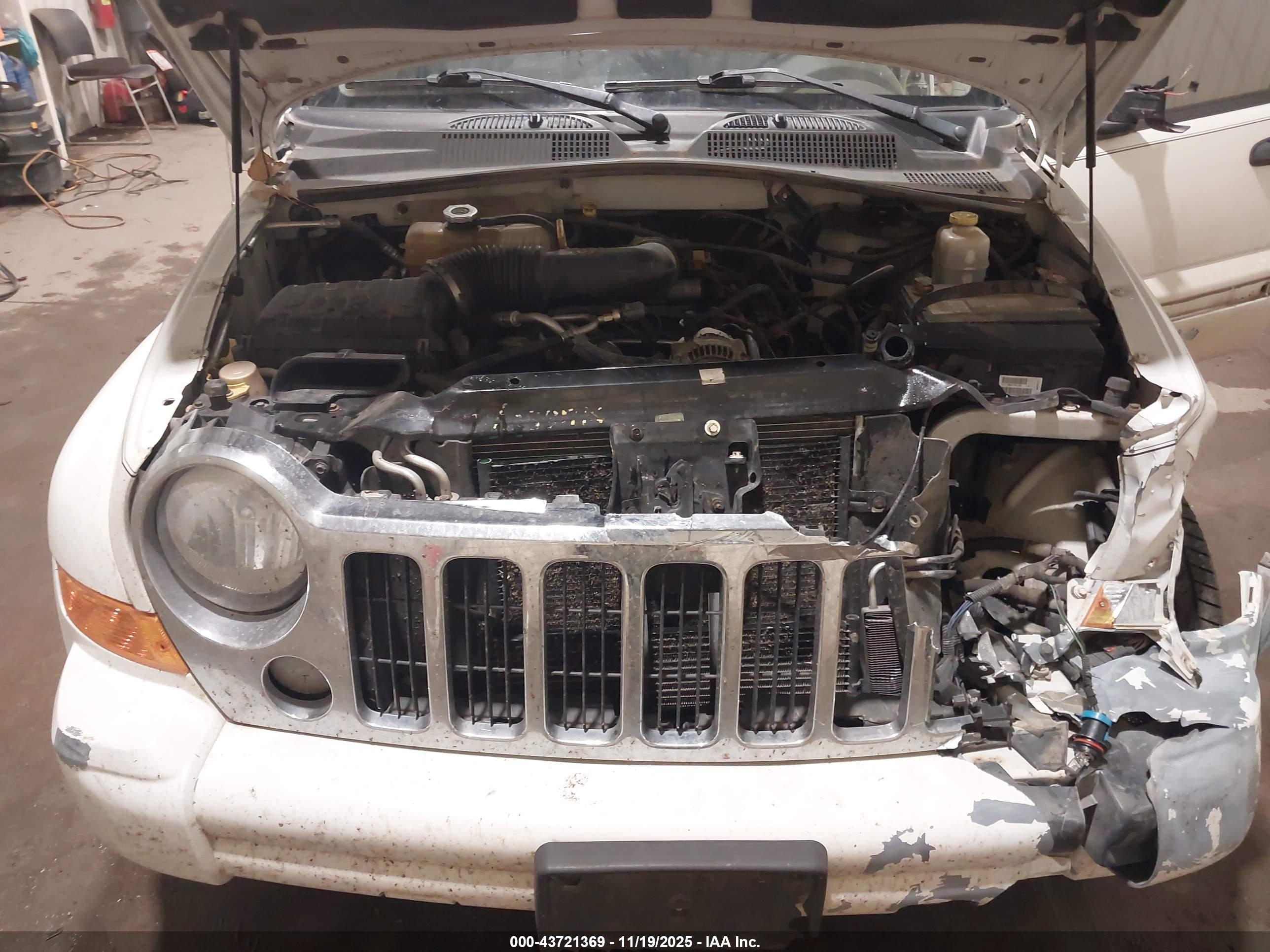 JEEP LIBERTY image 10