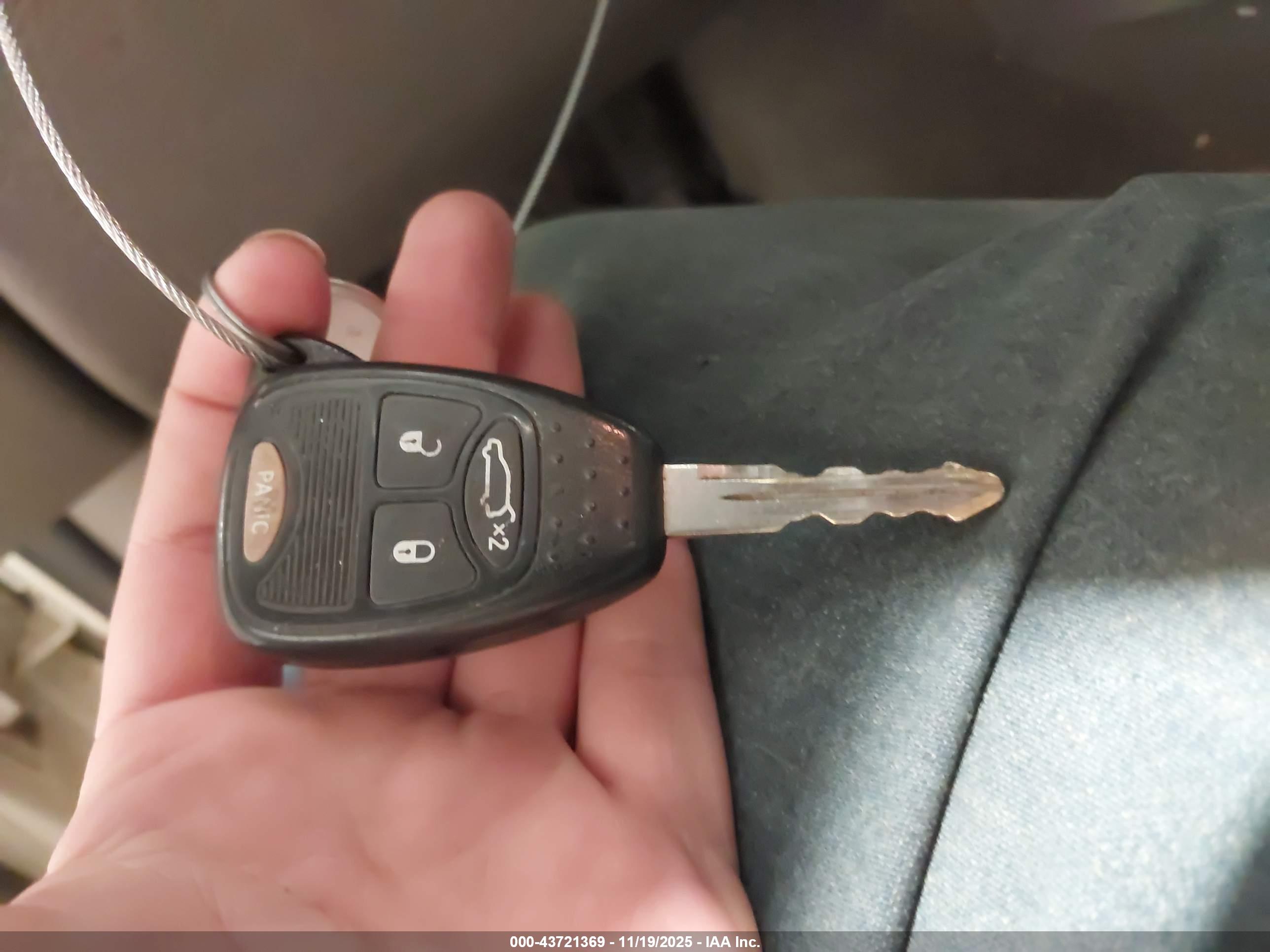 JEEP LIBERTY image 11