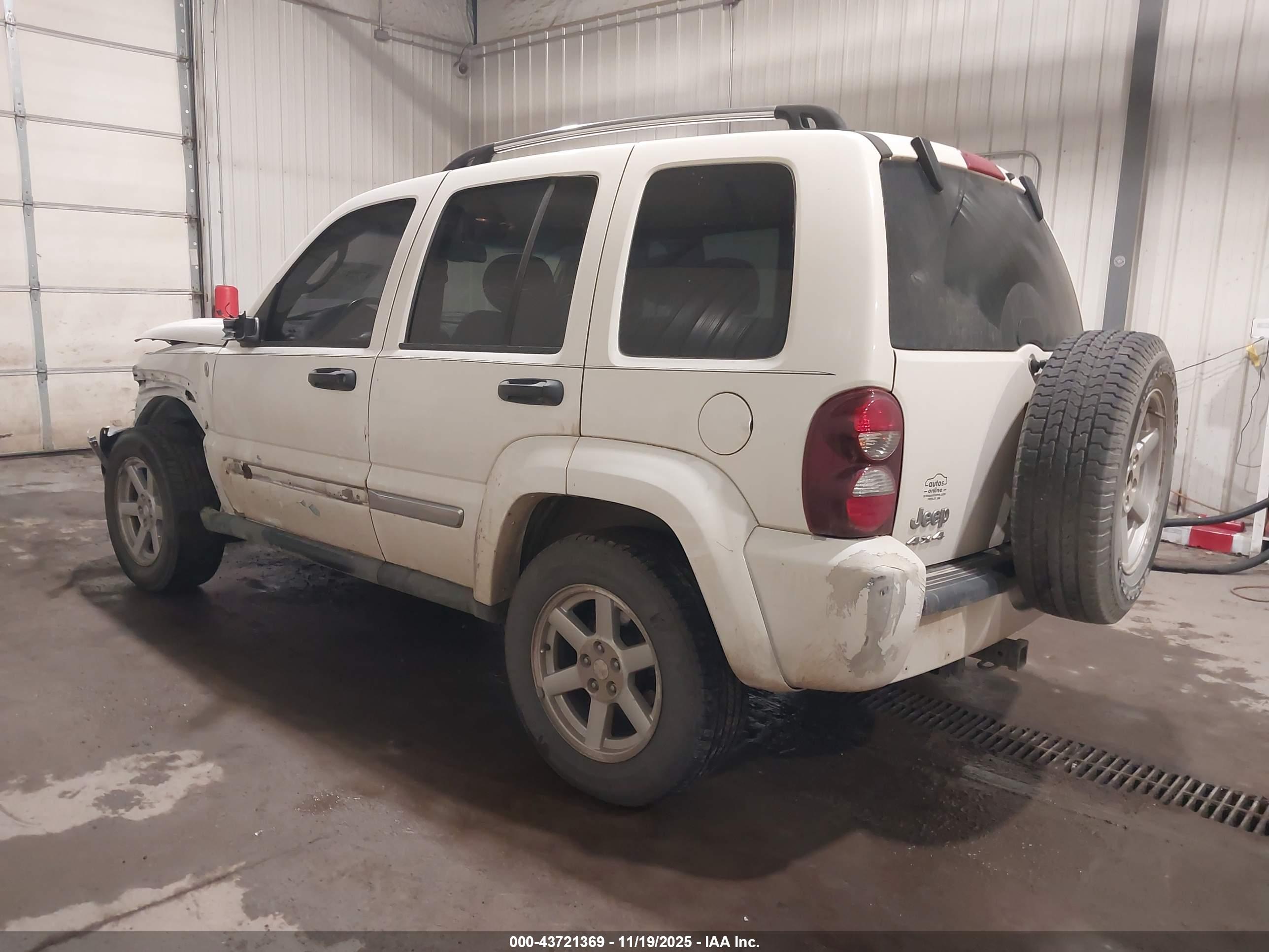 JEEP LIBERTY image 3