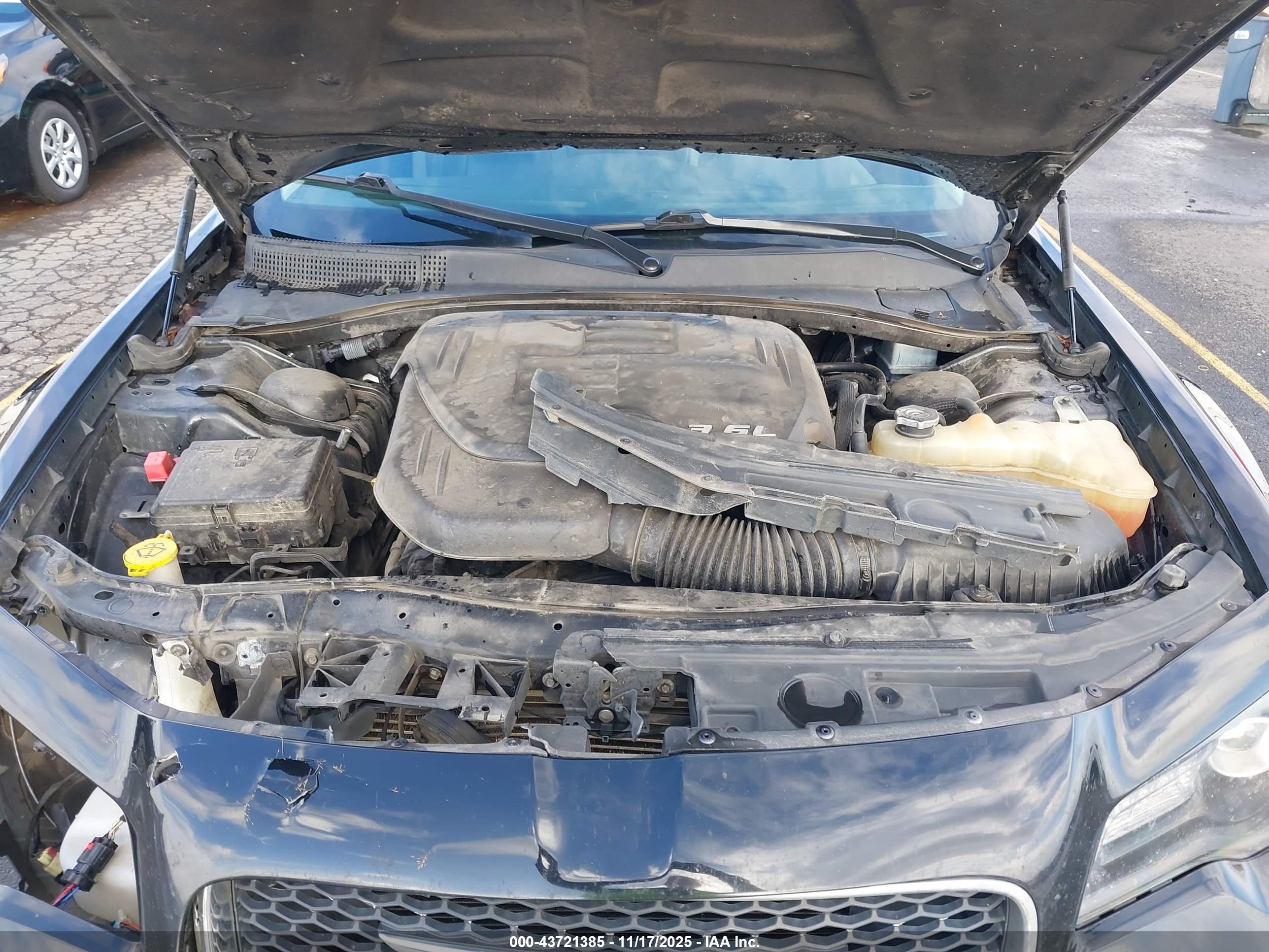 CHRYSLER 300 image 10