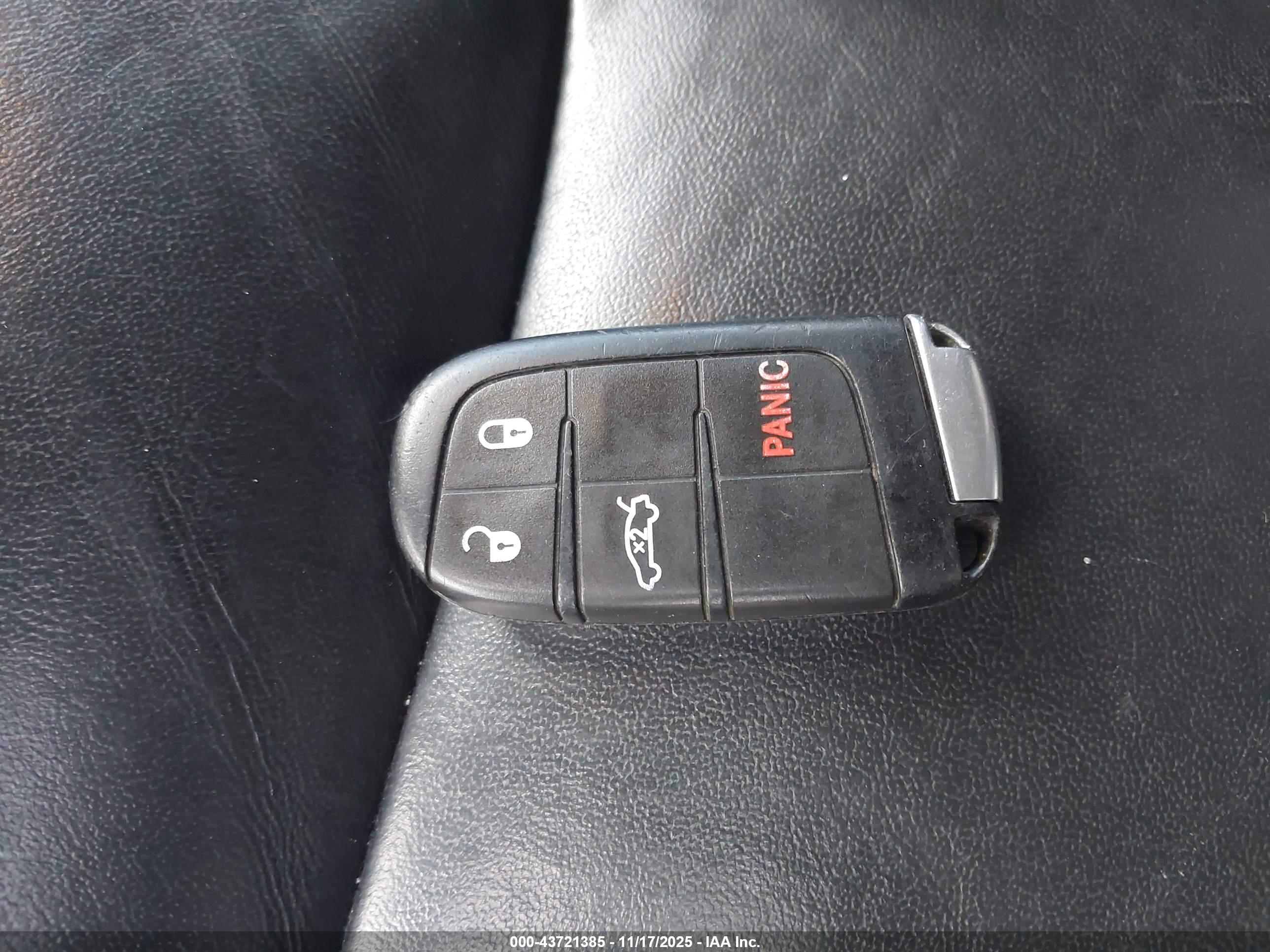 CHRYSLER 300 image 11