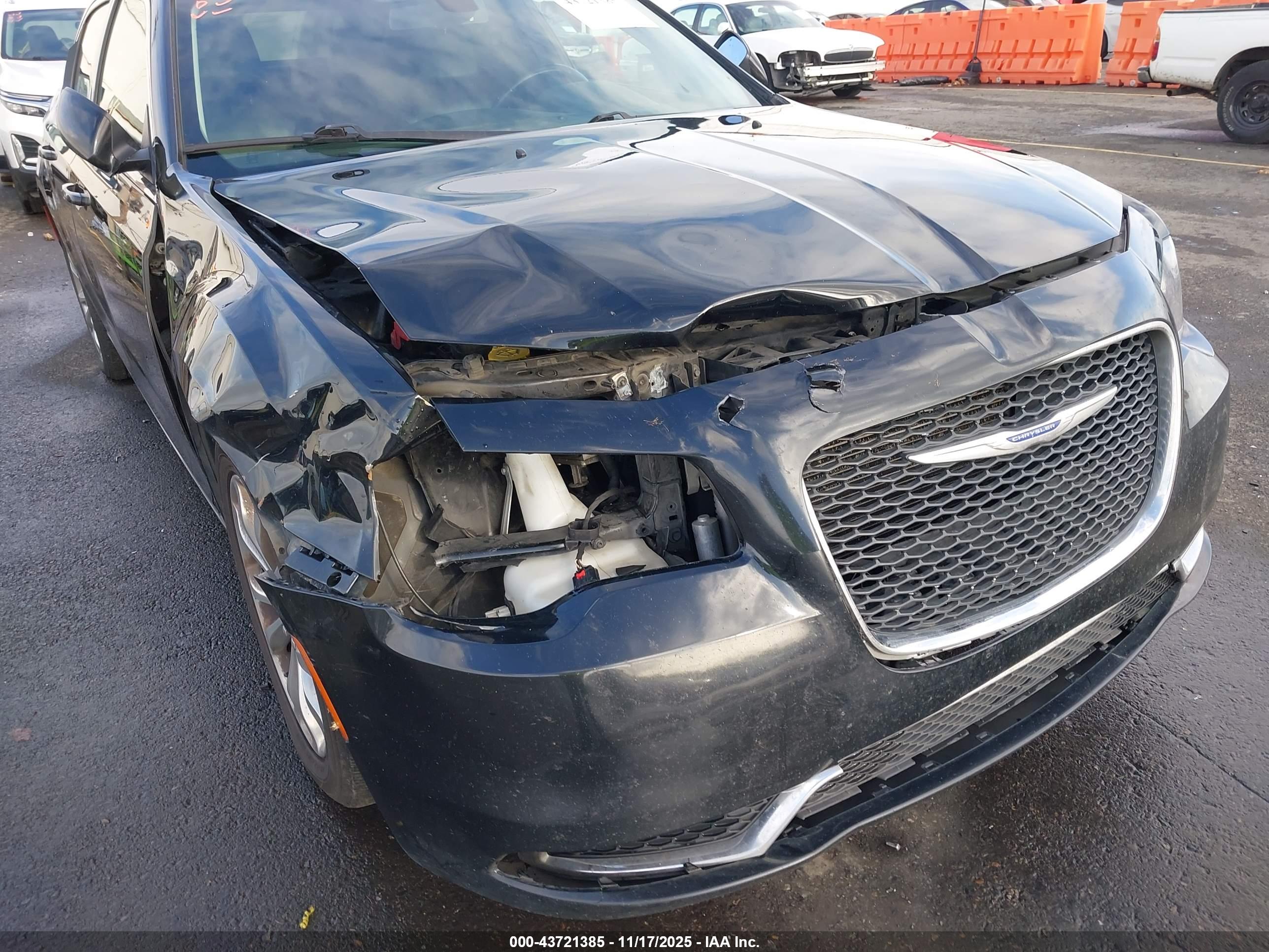 CHRYSLER 300 image 6
