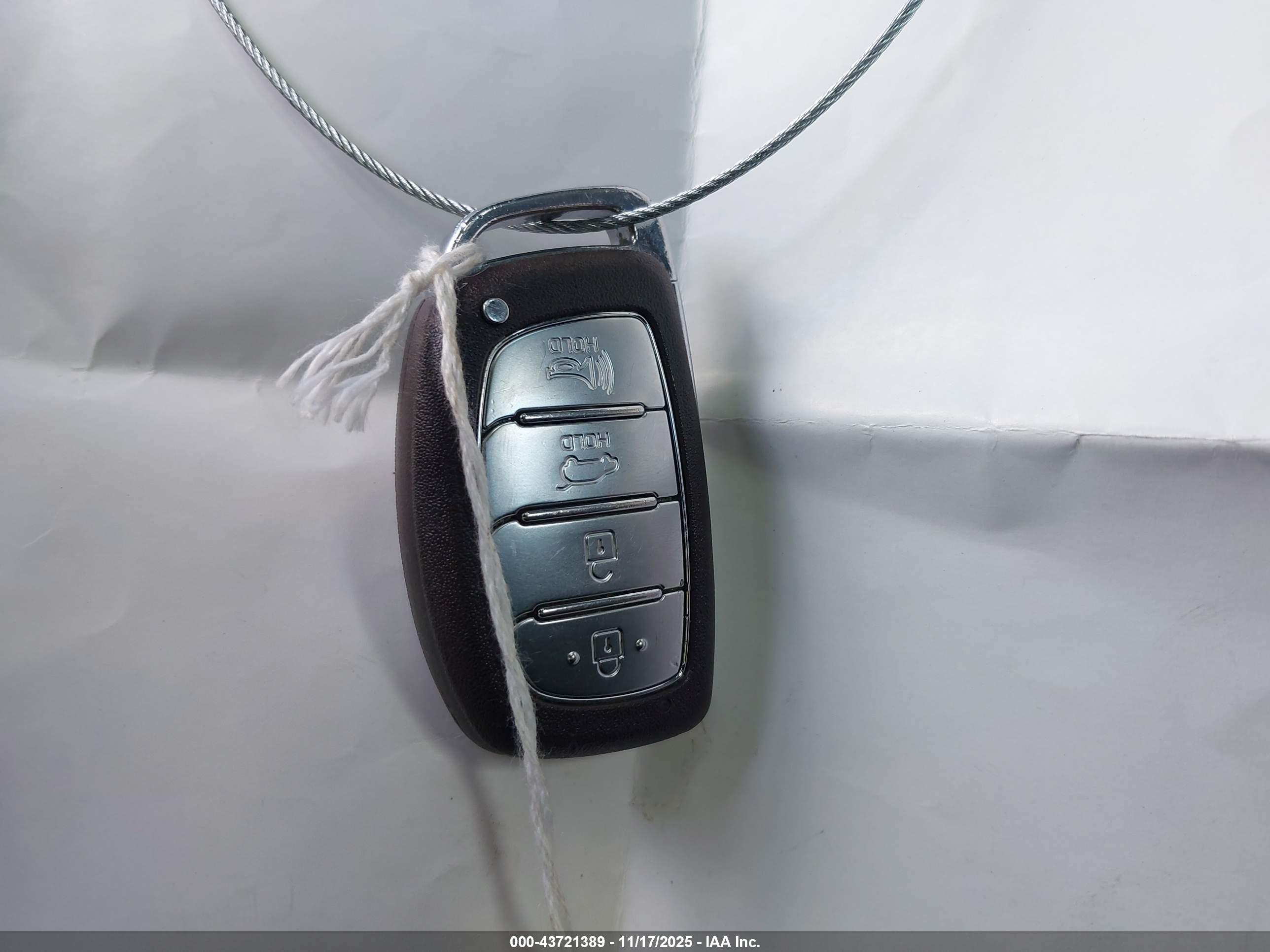 HYUNDAI TUCSON image 11