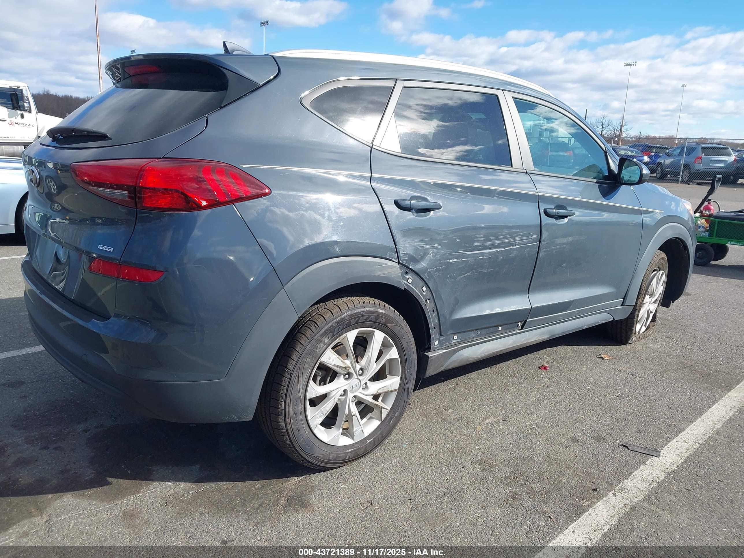 HYUNDAI TUCSON image 4