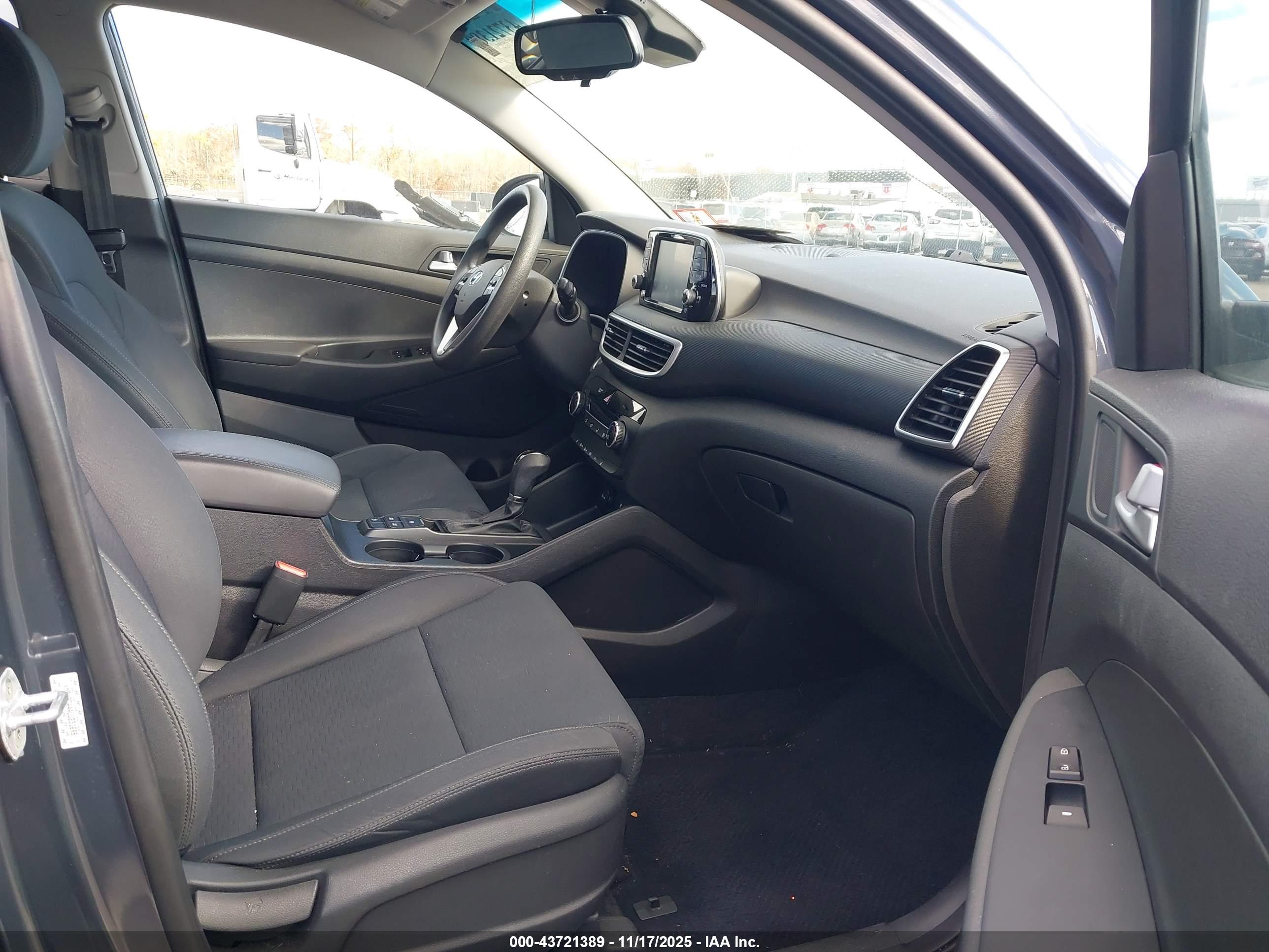 HYUNDAI TUCSON image 5
